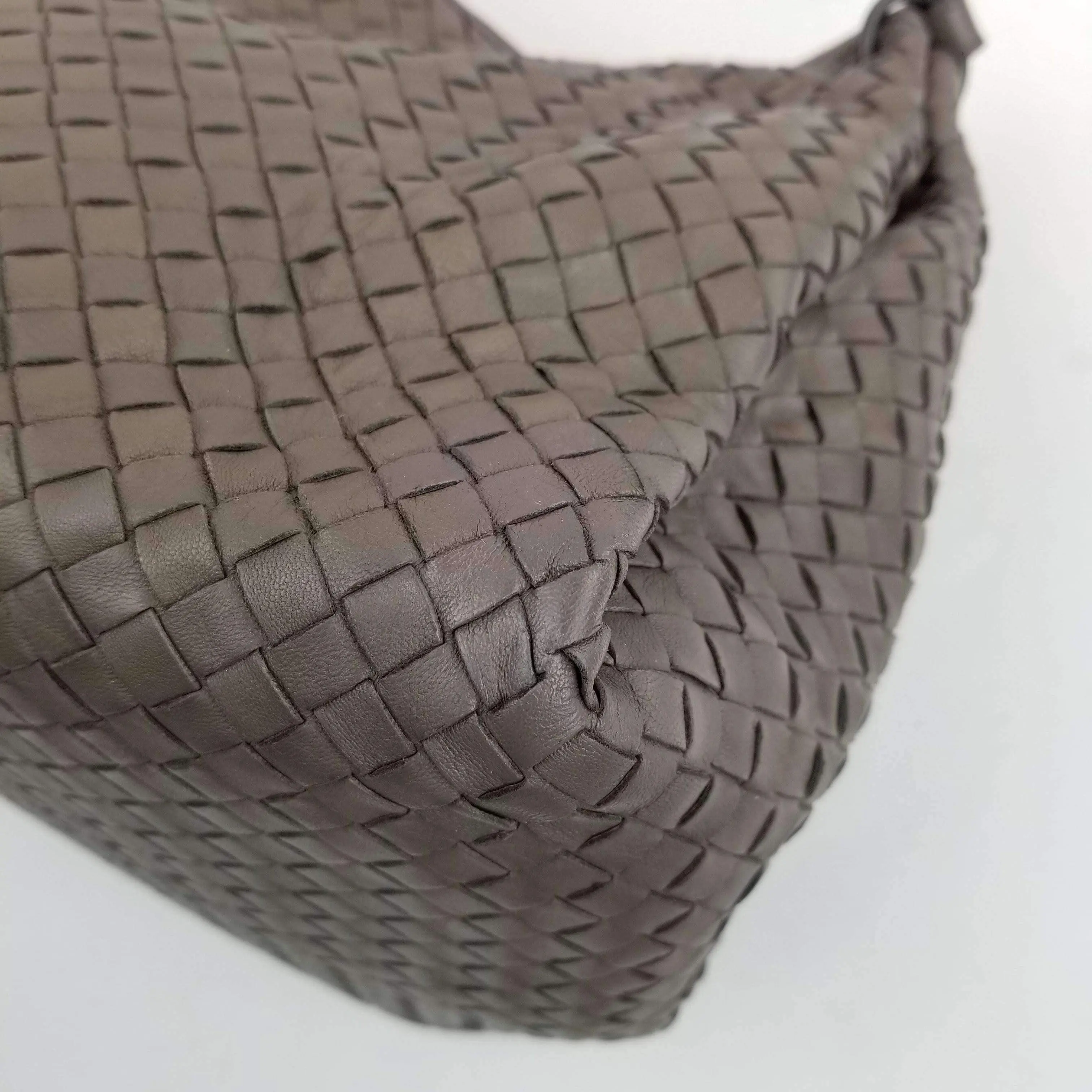 Bottega Veneta Grey Intrecciato Woven Nappa Leather Parachute Bag - Image 3