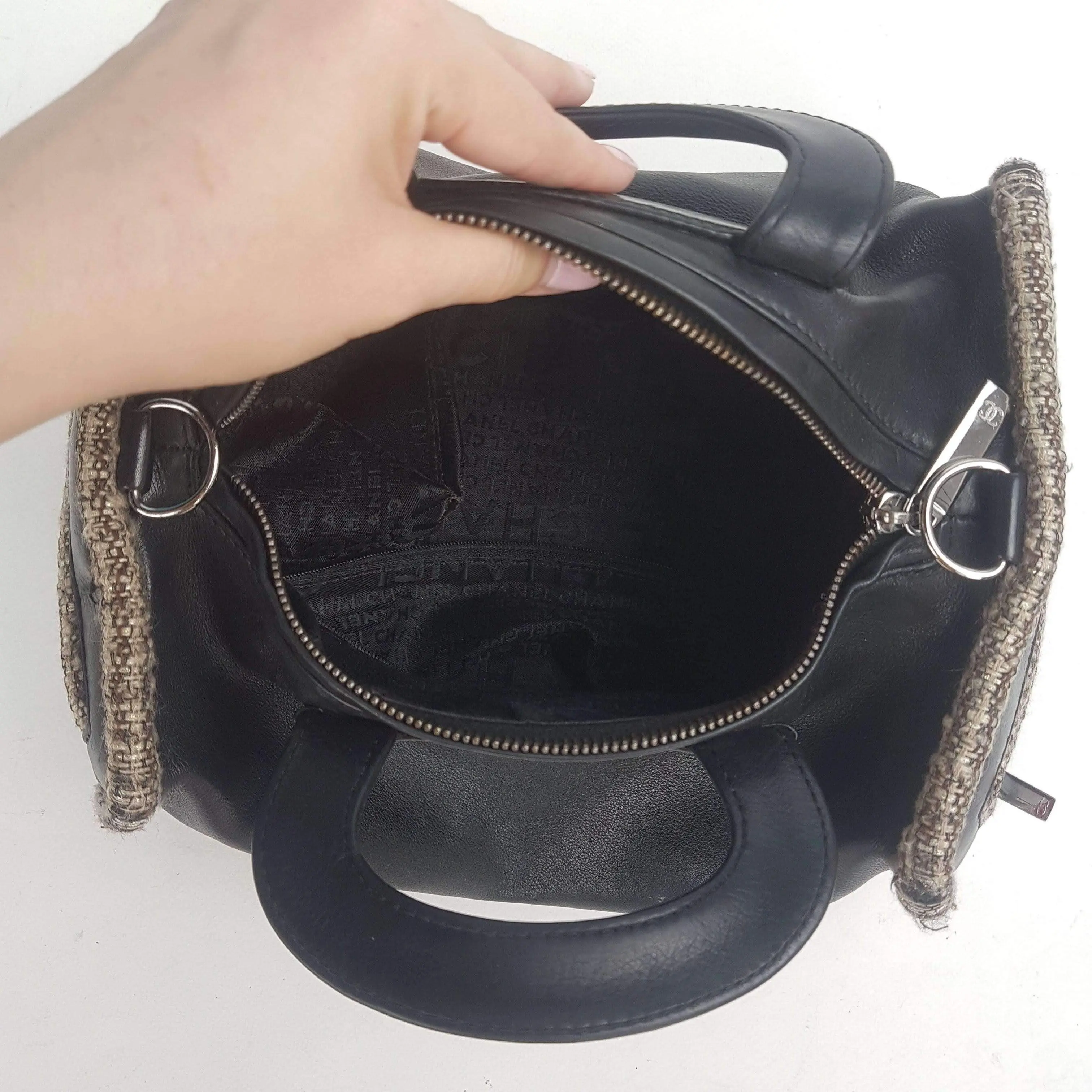 Chanel Vintage Black Leather Bowler Tweed Trim Bag - Image 24