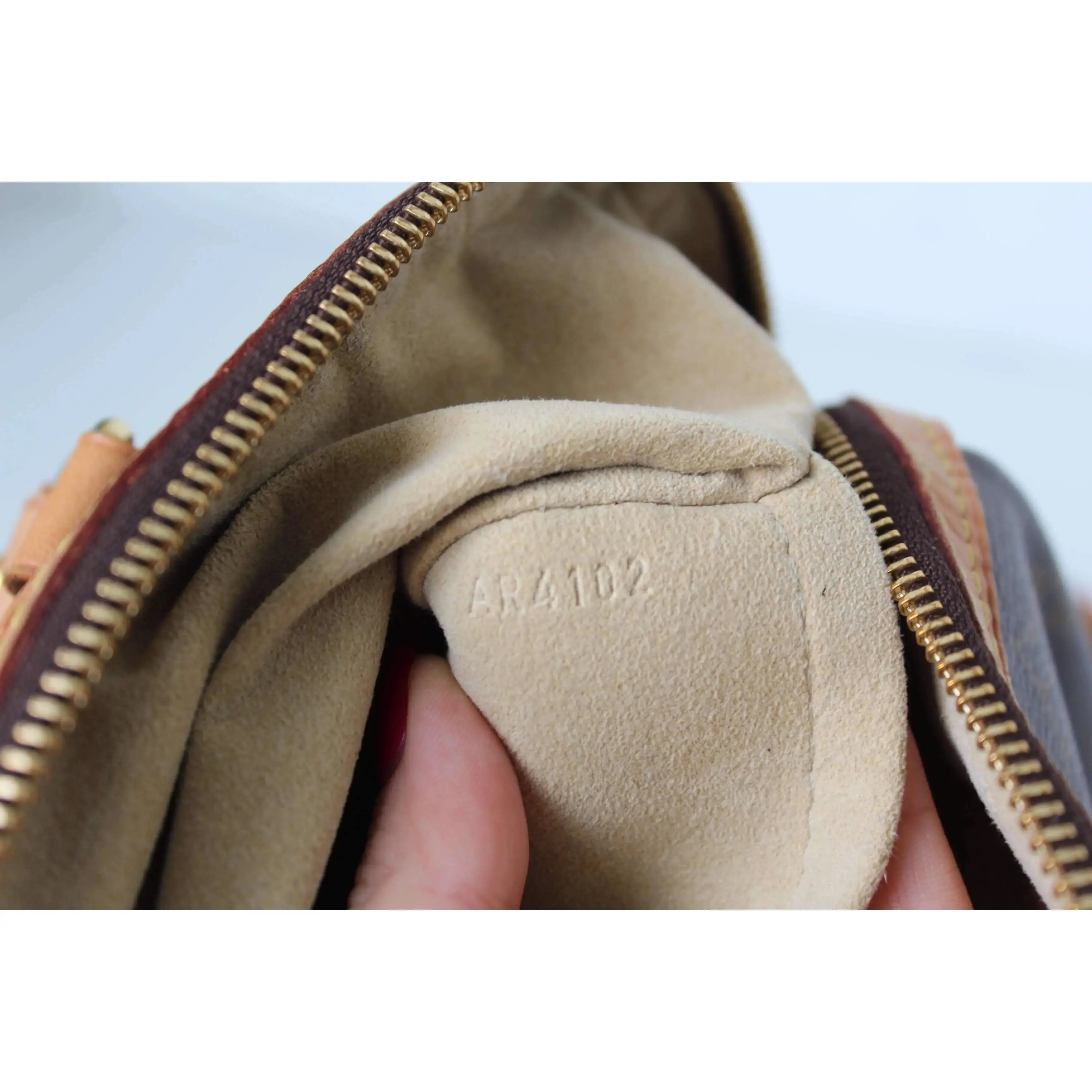Louis Vuitton Retiro PM Monogram Bag - Image 13