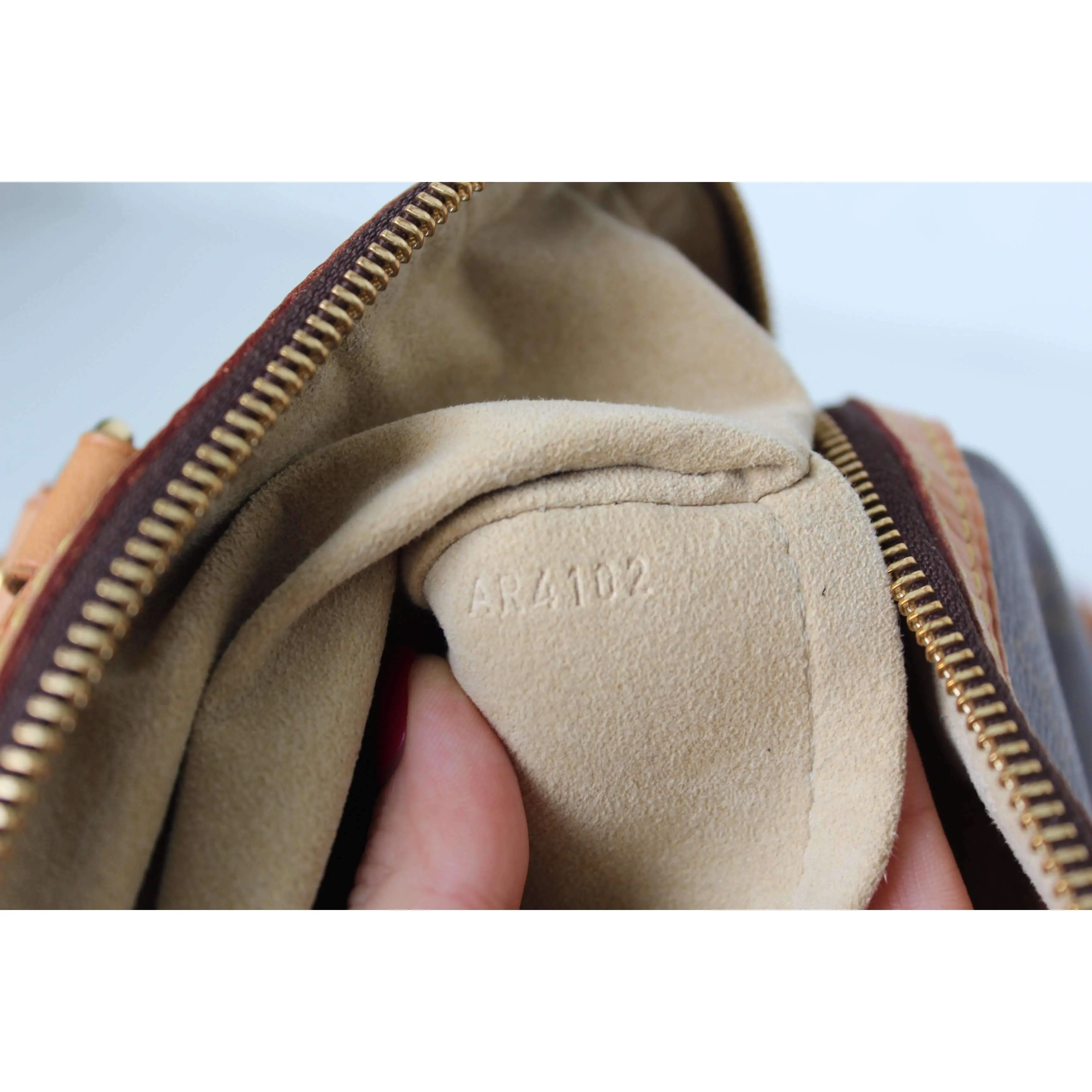 Louis Vuitton Retiro PM Monogram Bag - Image 6