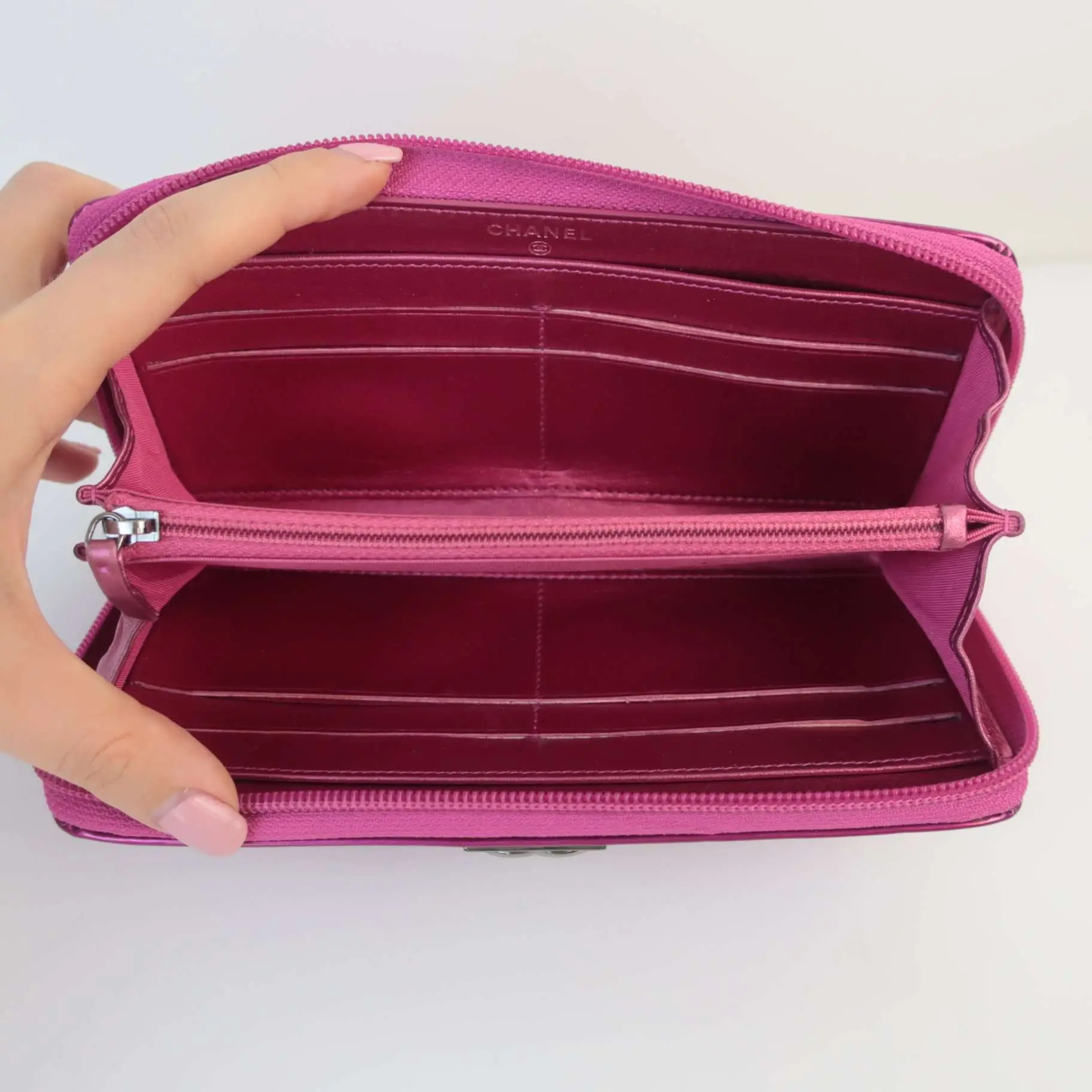Chanel Boy Patent Leather Fuchsia Long Zipped Wallet - Image 4