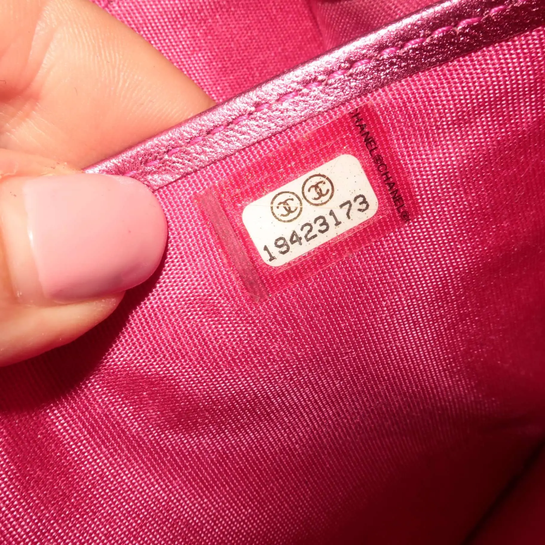 Chanel Boy Patent Leather Fuchsia Long Zipped Wallet - Image 8