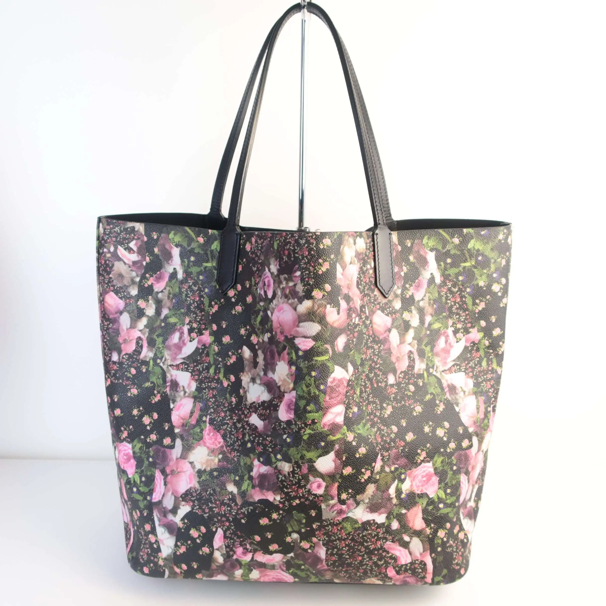 Givenchy Floral Print Coated Canvas Antigona Tote - Image 2