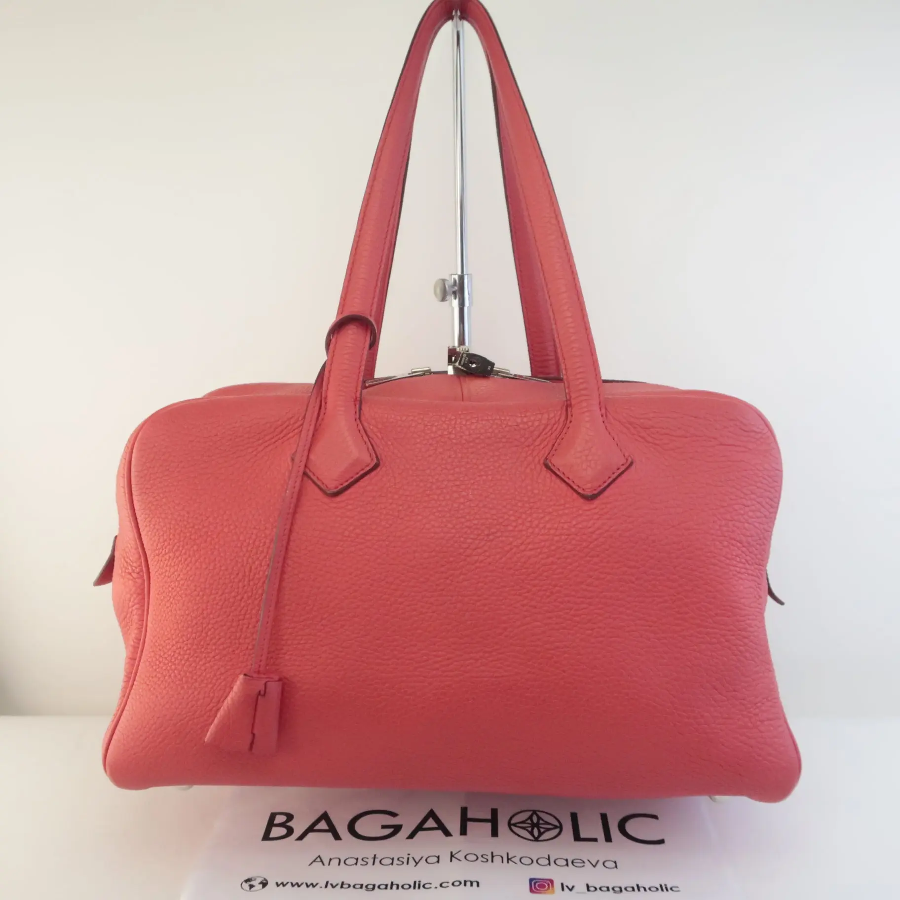 Hermes Rose Jaipur Taurillion Clemence O Square (2011) PHW Victoria II Handbag - Image 5