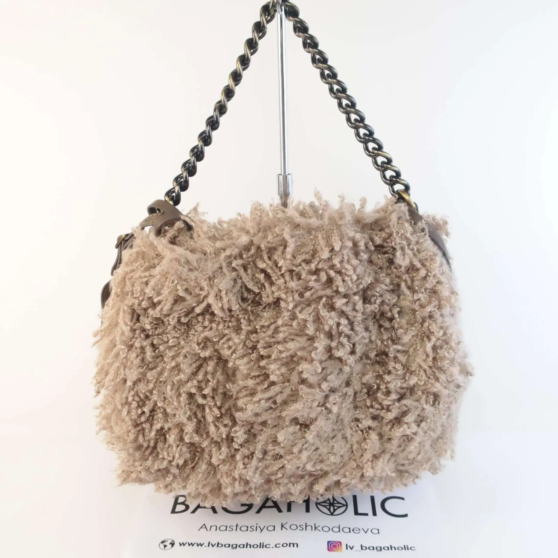 Iceberg Faux Fur Crossbody Bag - Image 3