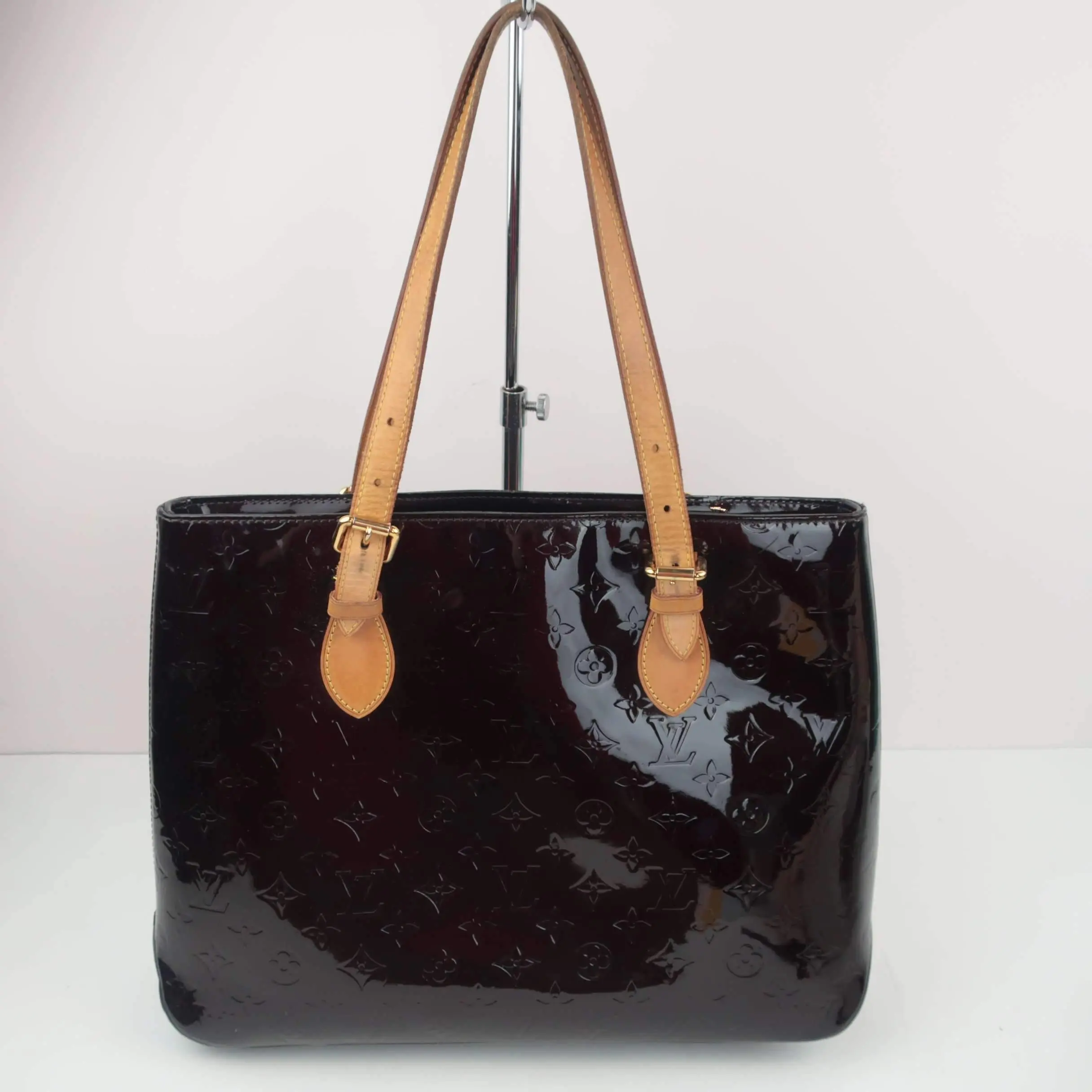 Louis Vuitton Amarante Monogram Vernis Houston Bag - Image 2