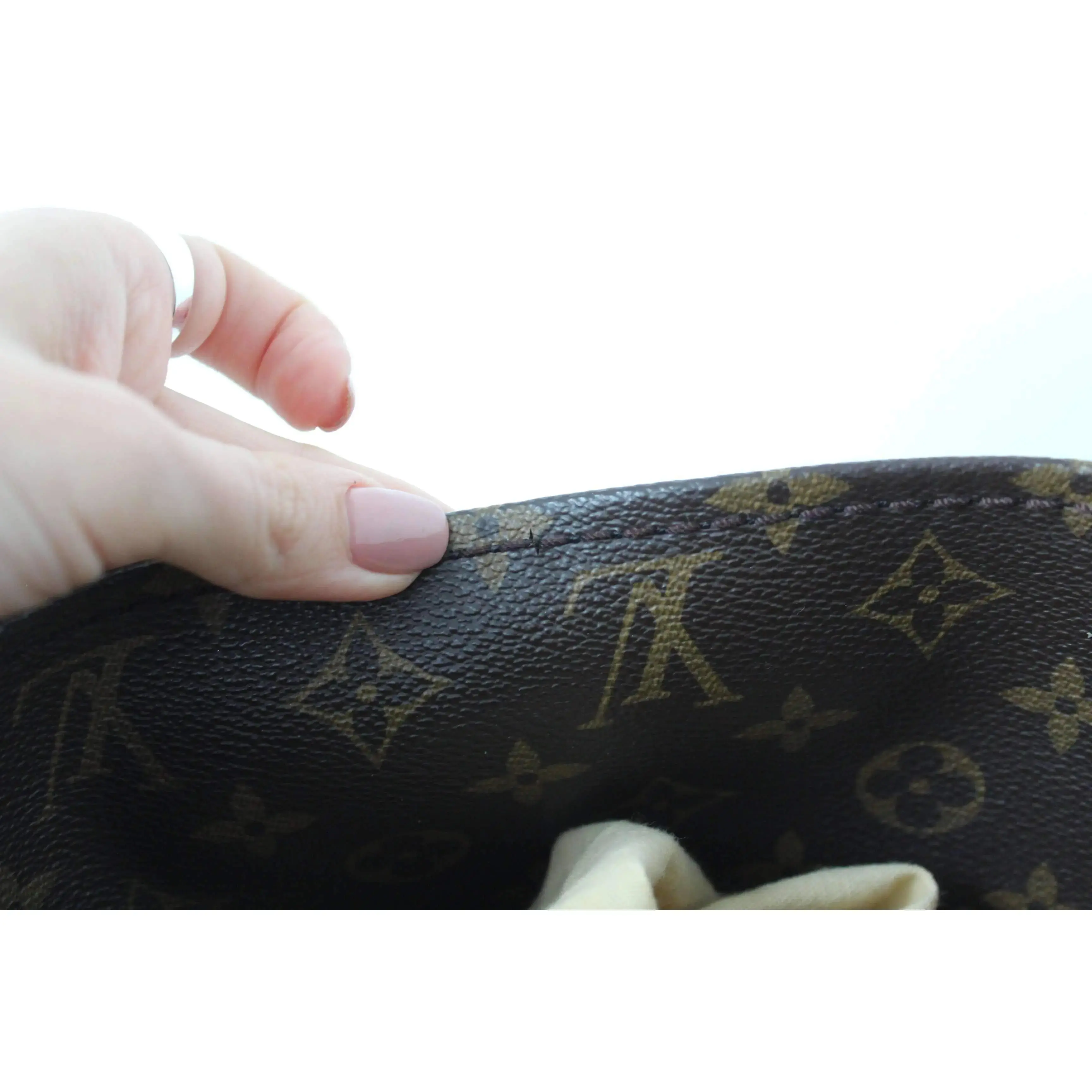 Louis Vuitton Artsy MM Monogram Bag - Image 12
