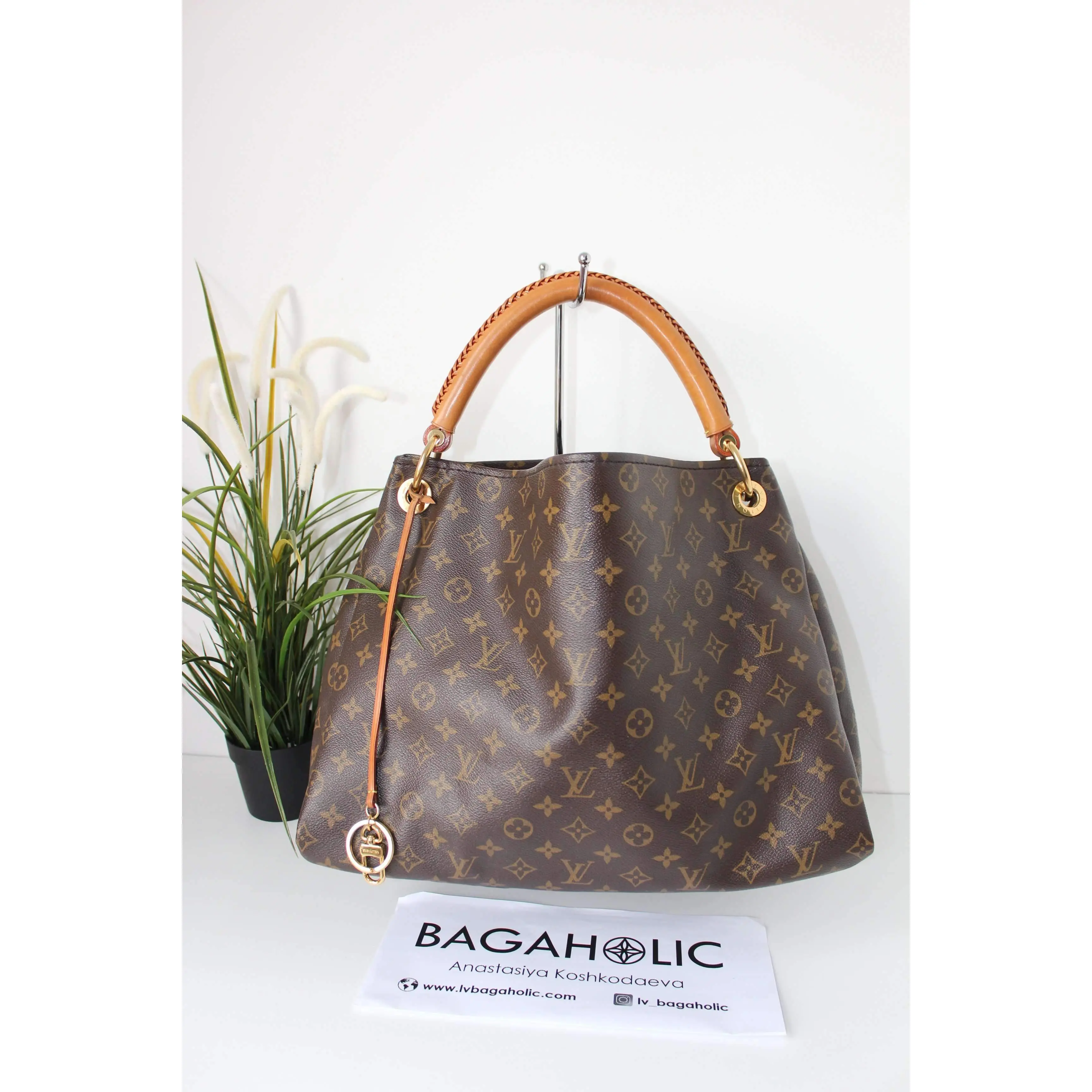Louis Vuitton Artsy MM Monogram Bag - Image 14