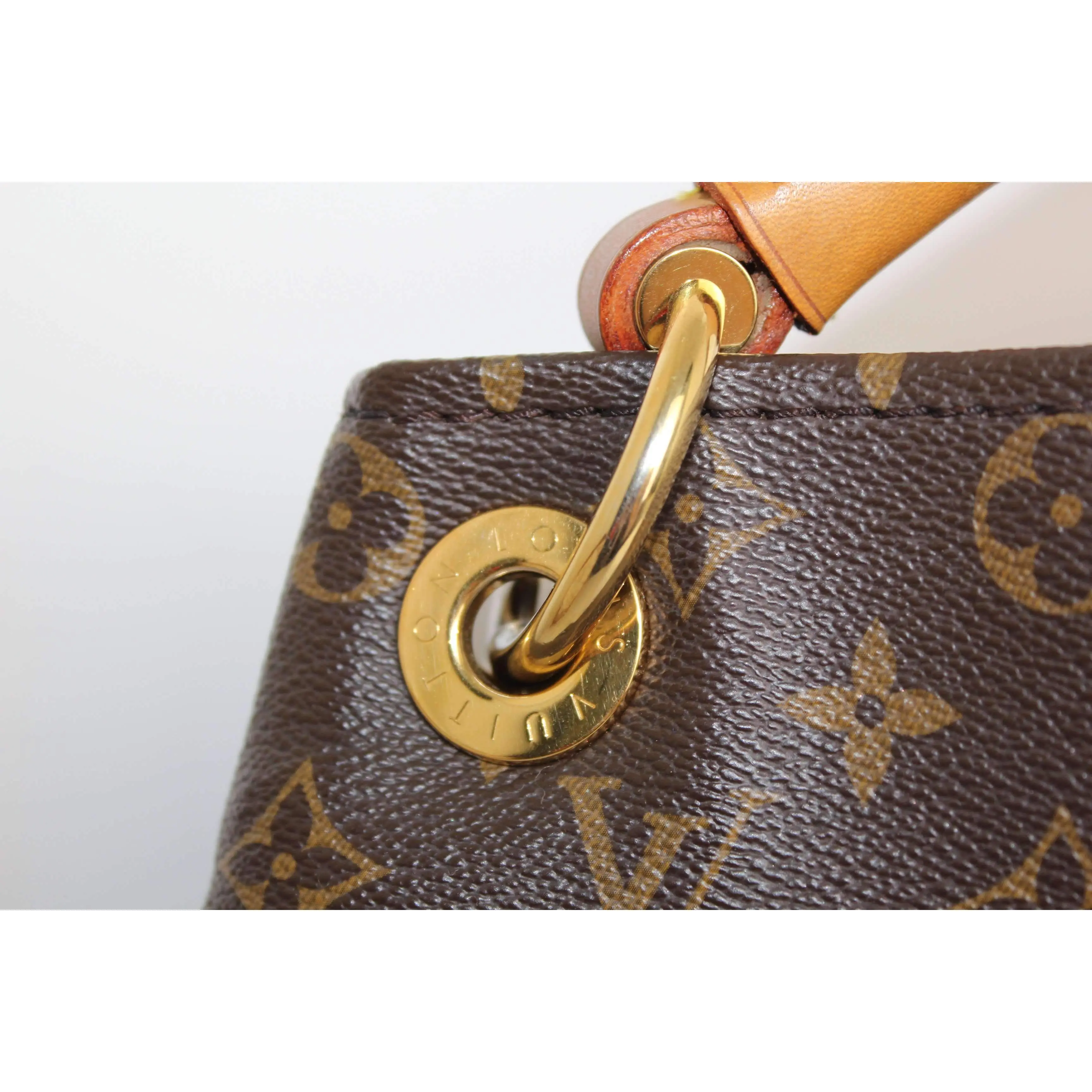 Louis Vuitton Artsy MM Monogram Bag - Image 3