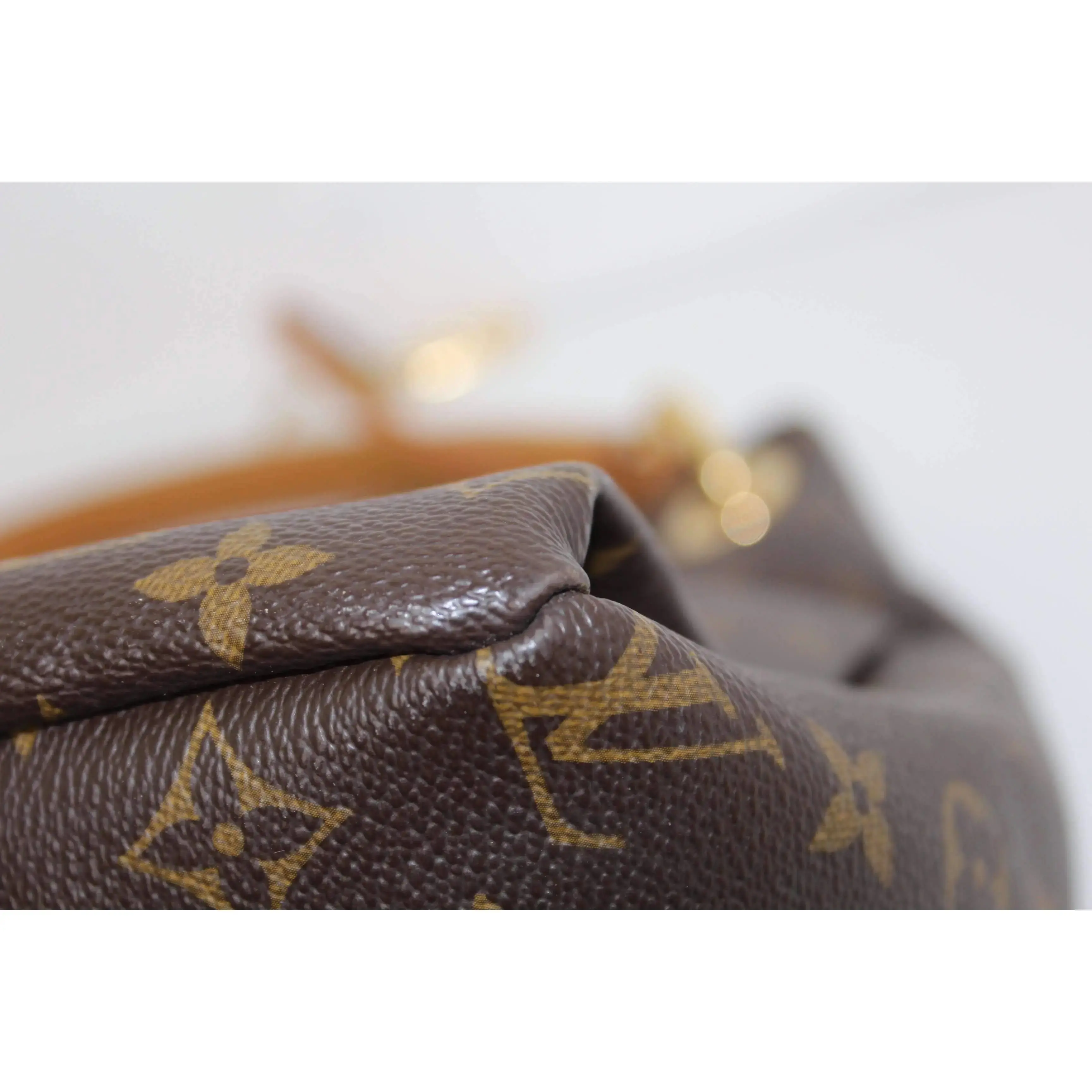 Louis Vuitton Artsy MM Monogram Bag - Image 7