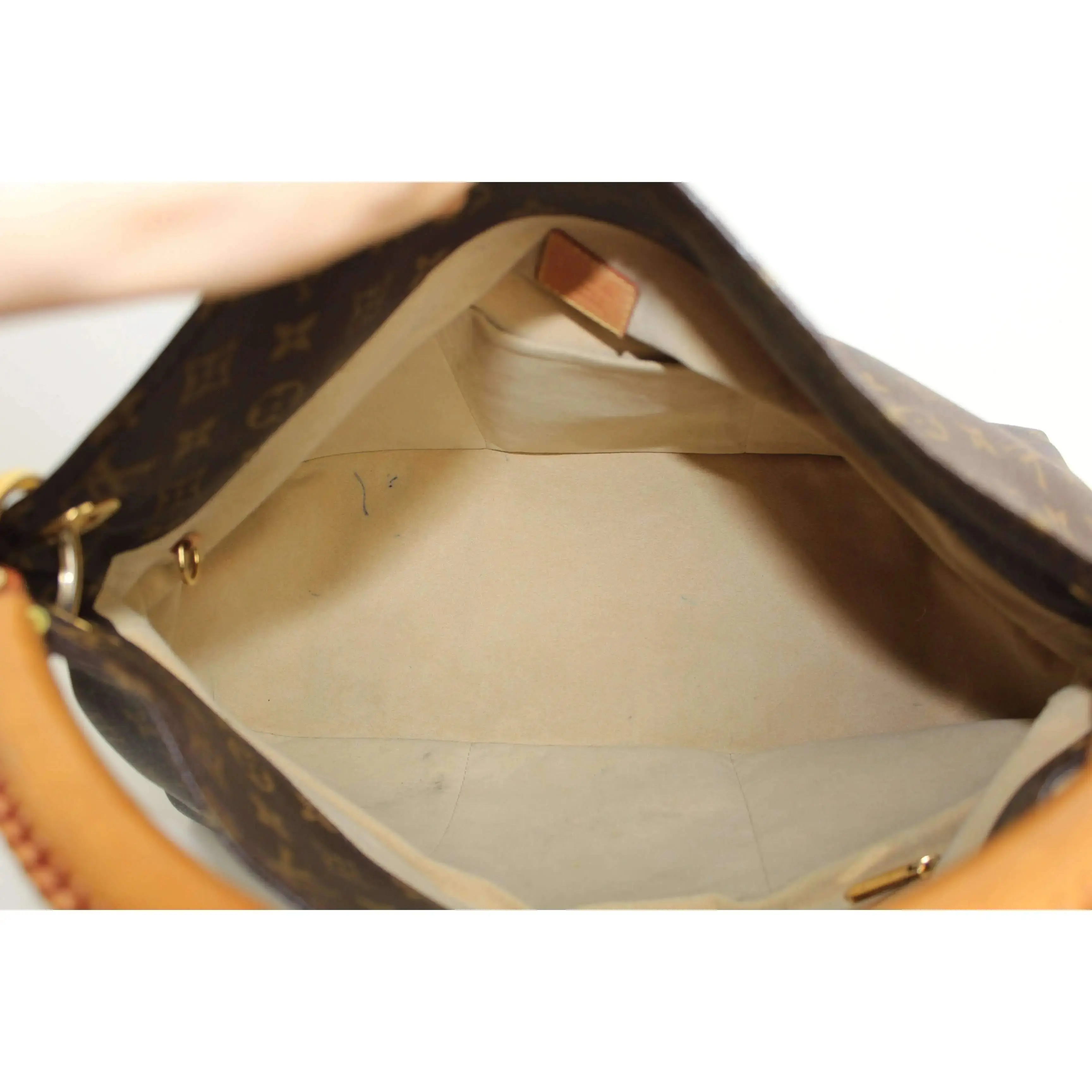 Louis Vuitton Artsy MM Monogram Bag - Image 8