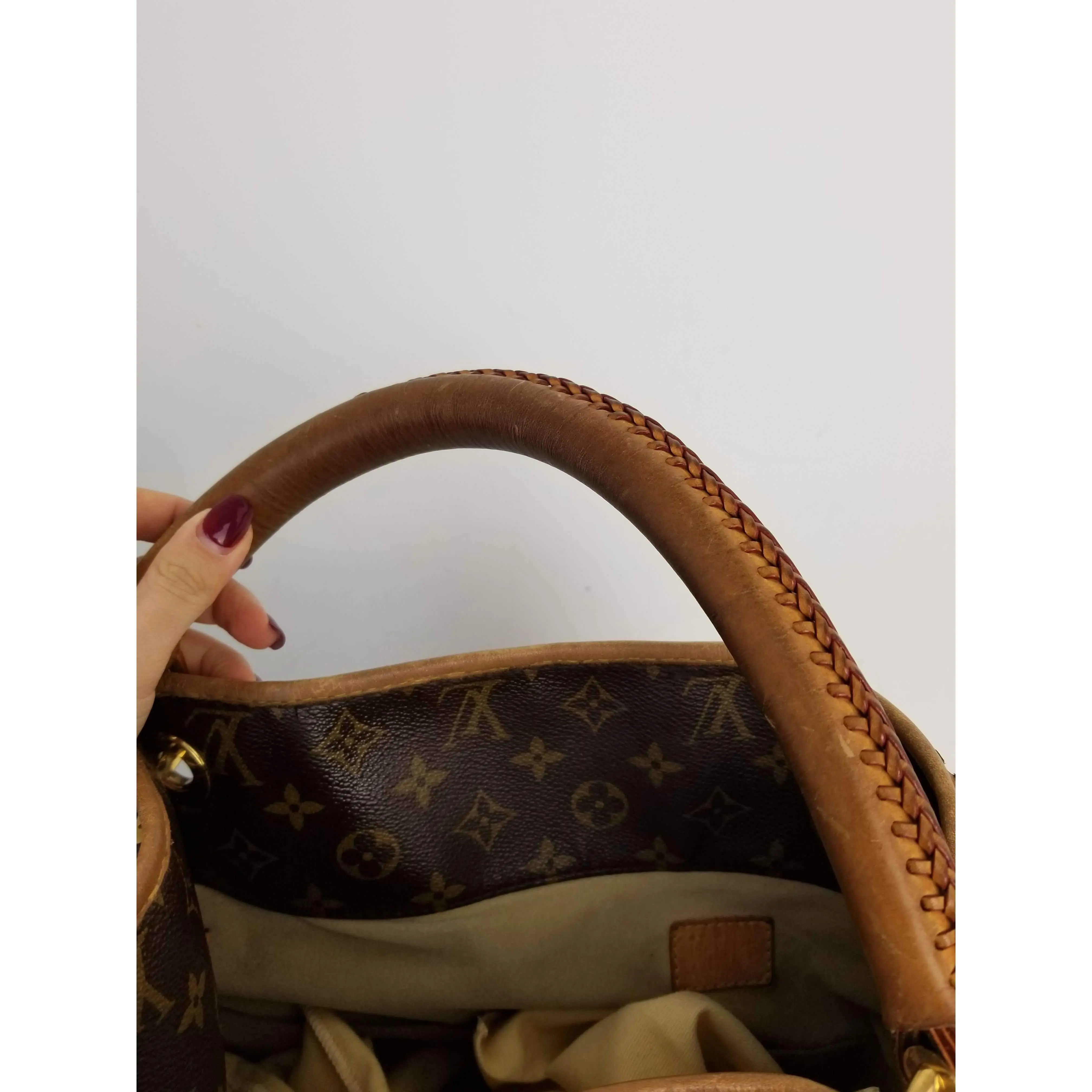 Louis Vuitton Artsy MM Monogram Refurbished Bag - Image 18