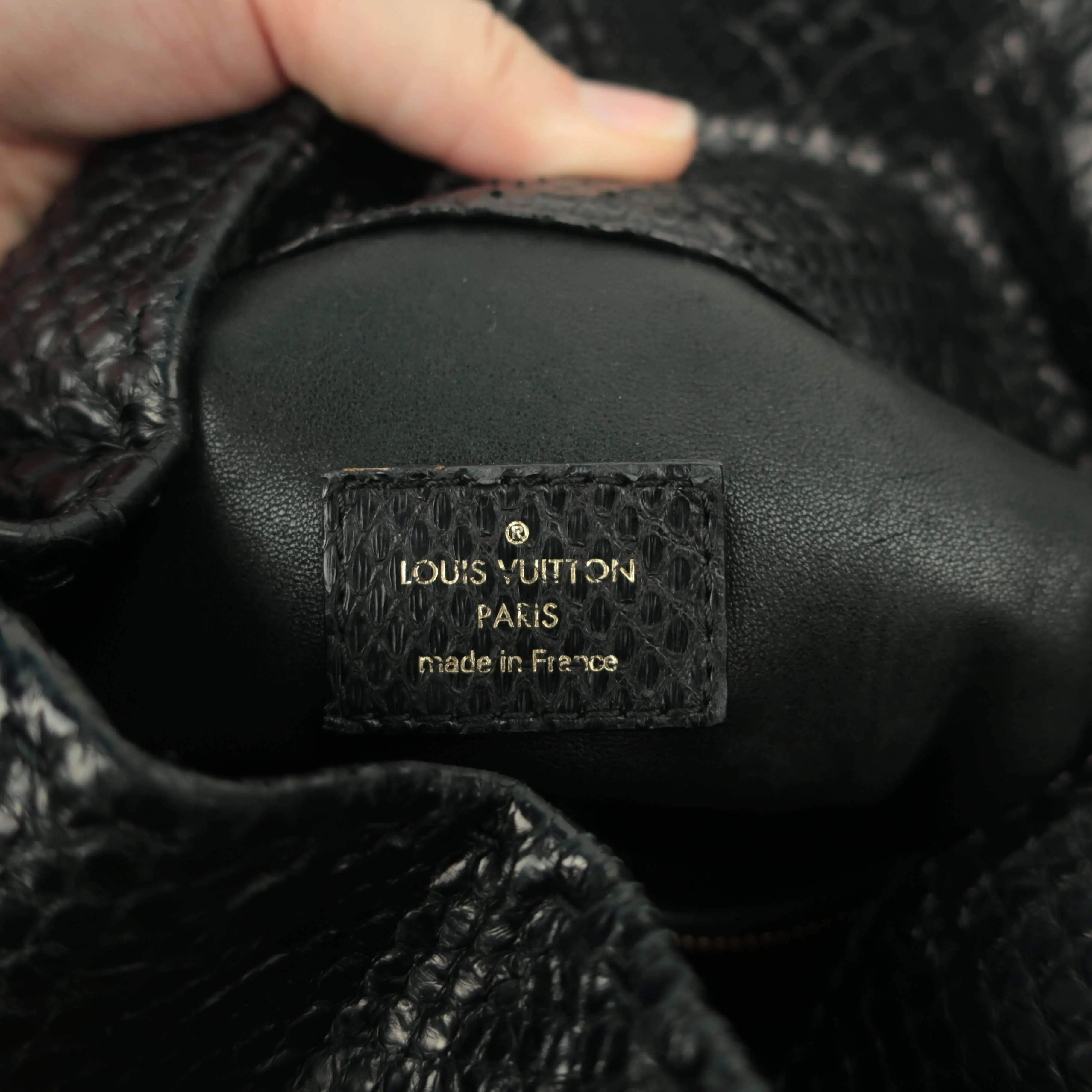 Louis Vuitton Limited Edition Artsy MM Noir Python Bag - Image 13
