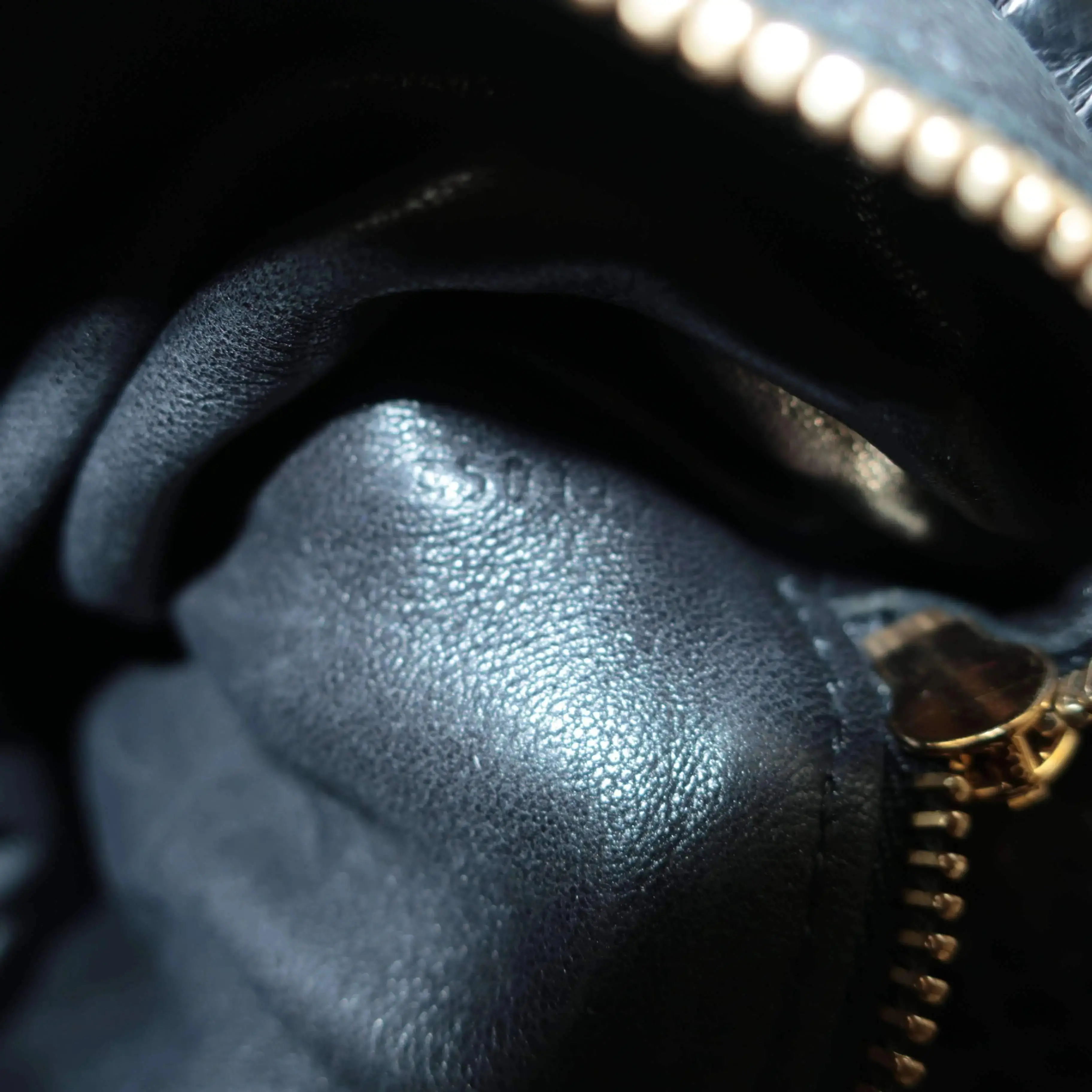 Louis Vuitton Limited Edition Artsy MM Noir Python Bag - Image 16