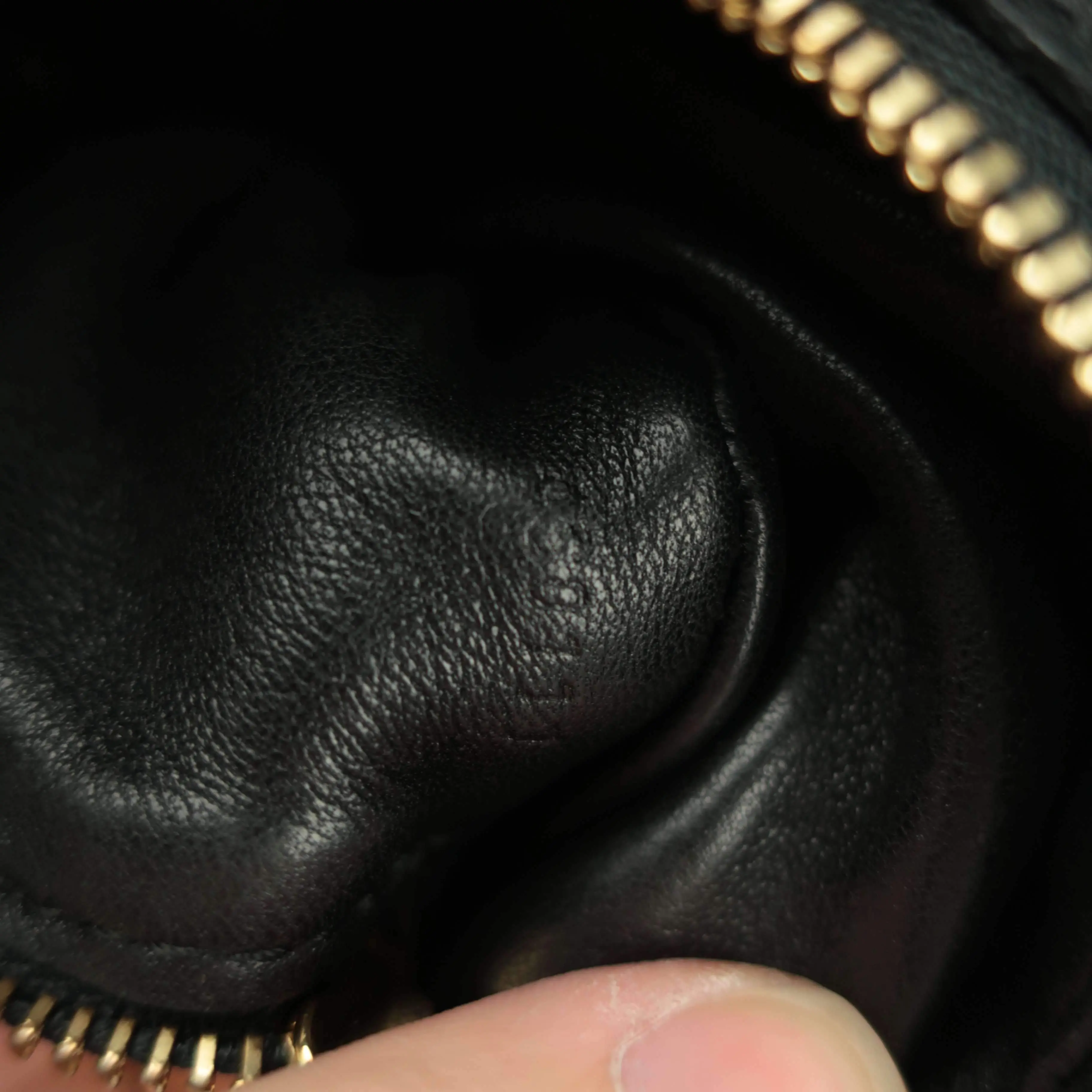 Louis Vuitton Limited Edition Artsy MM Noir Python Bag - Image 17