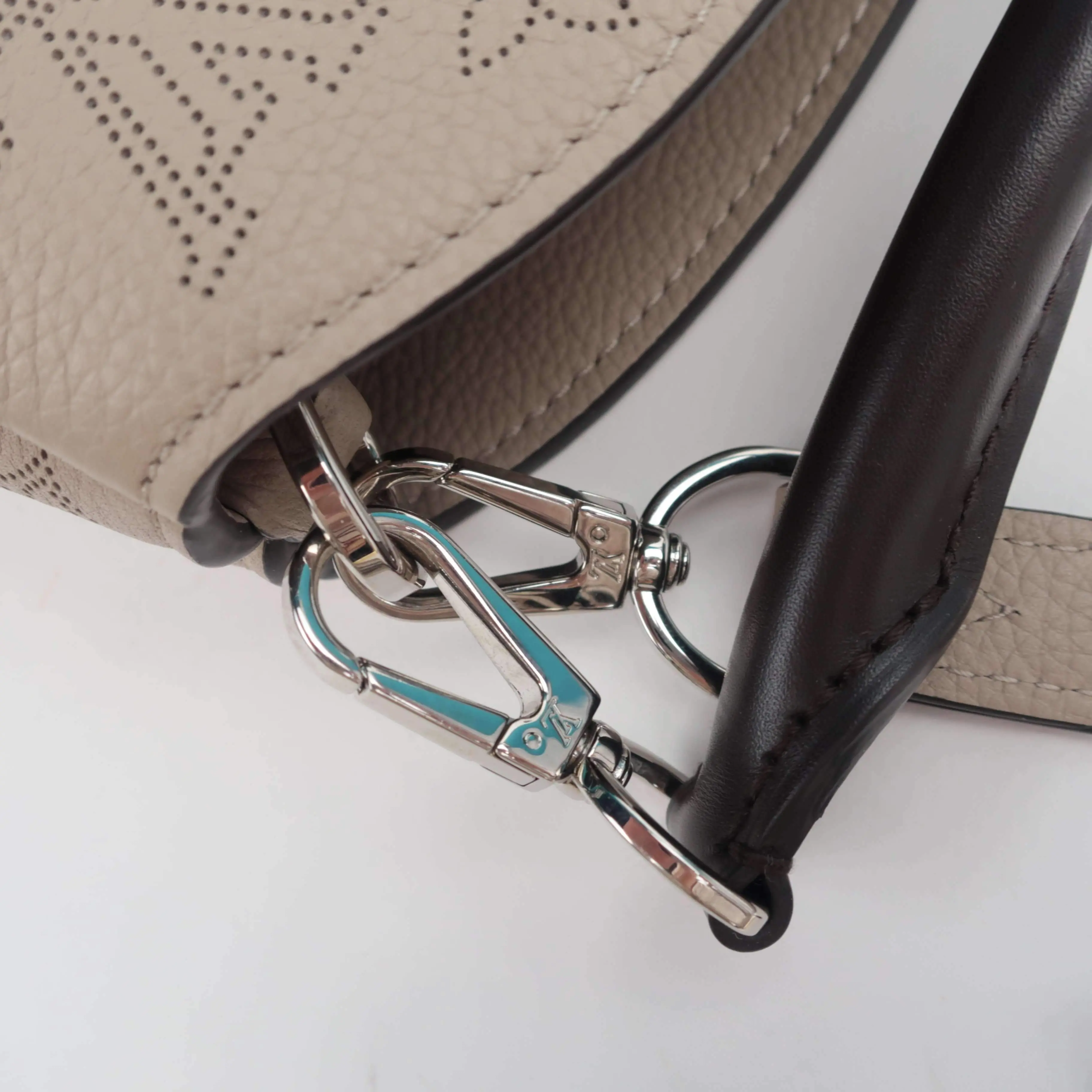 Louis Vuitton Babylone PM Mahina - Image 25