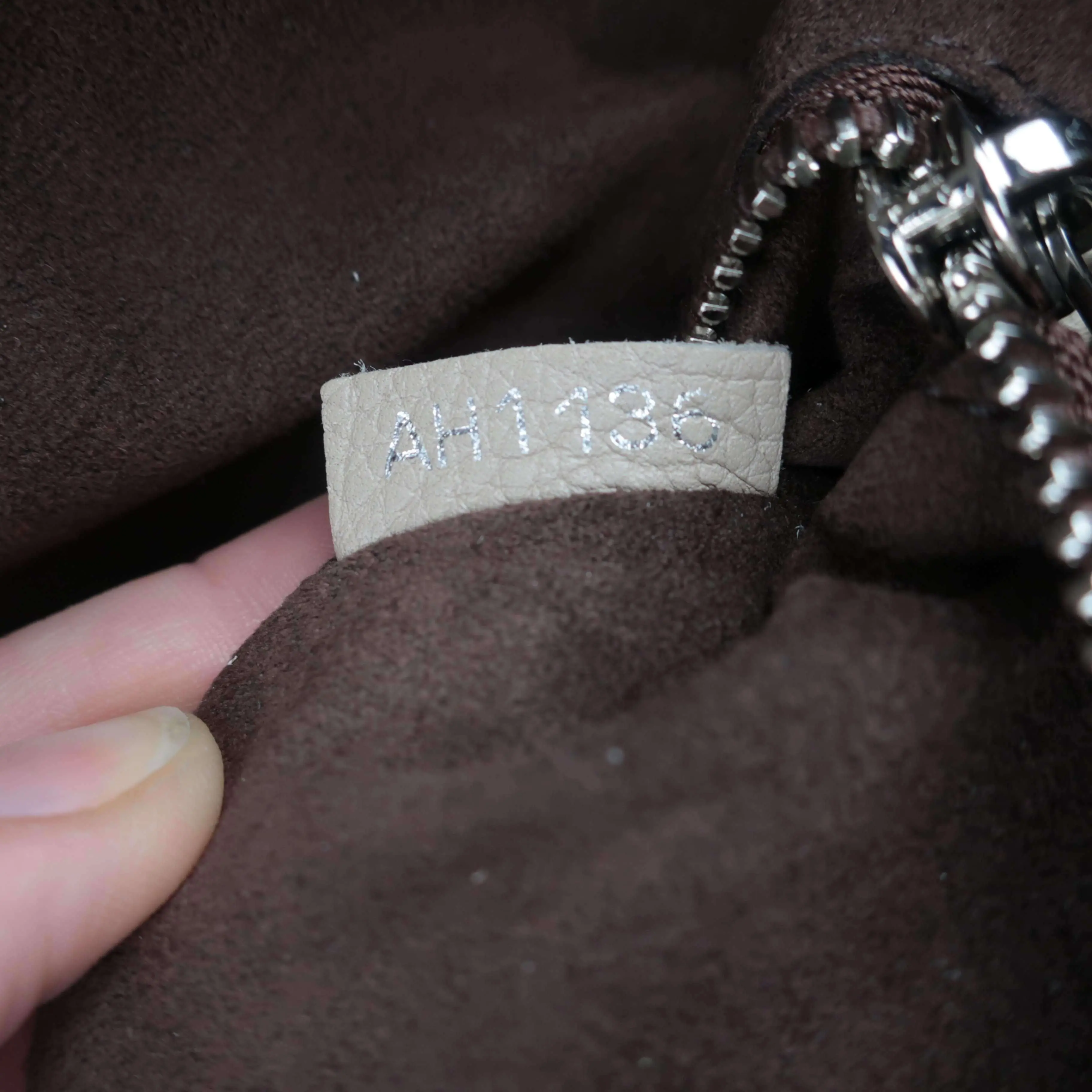 Louis Vuitton Babylone PM Mahina - Image 41