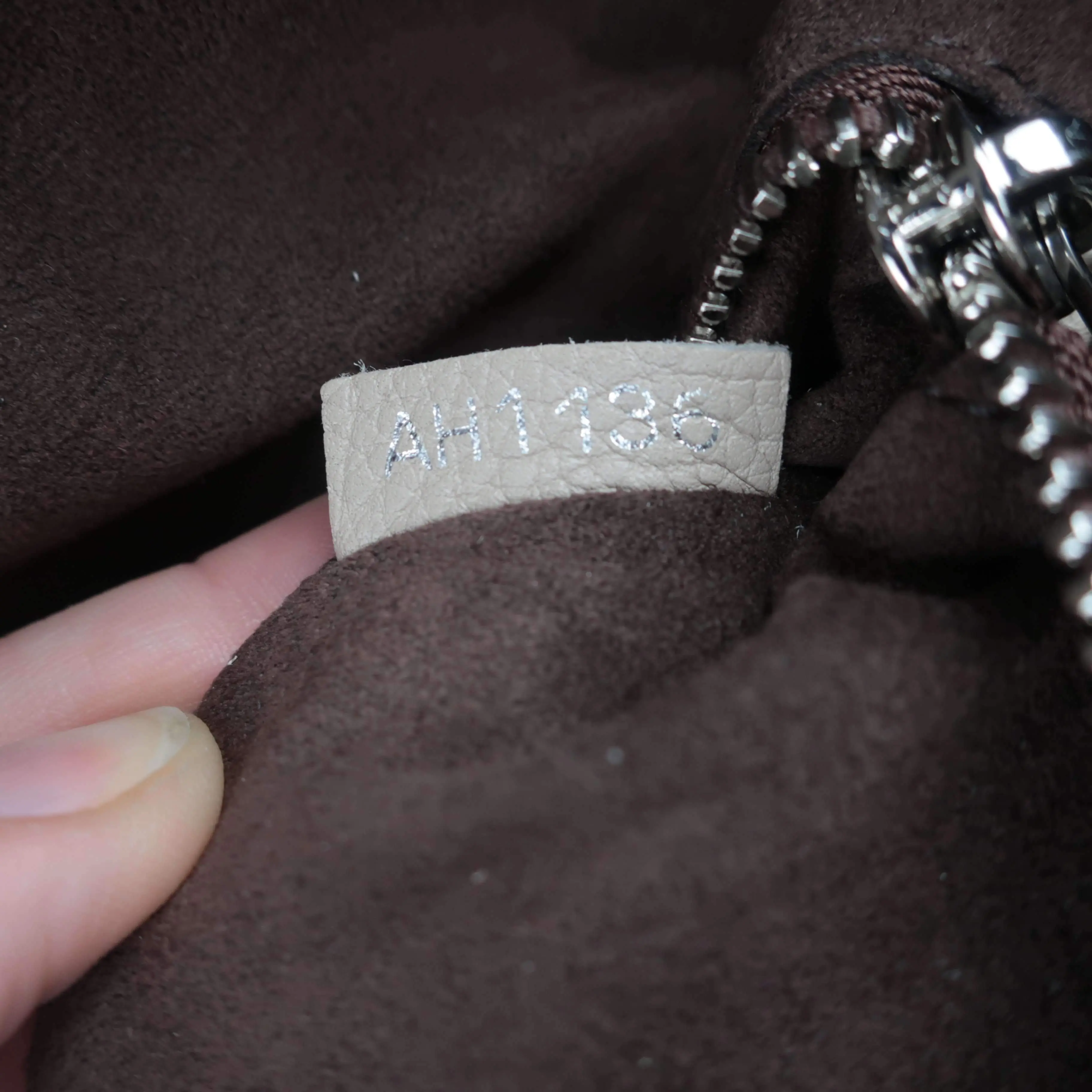 Louis Vuitton Babylone PM Mahina - Image 49