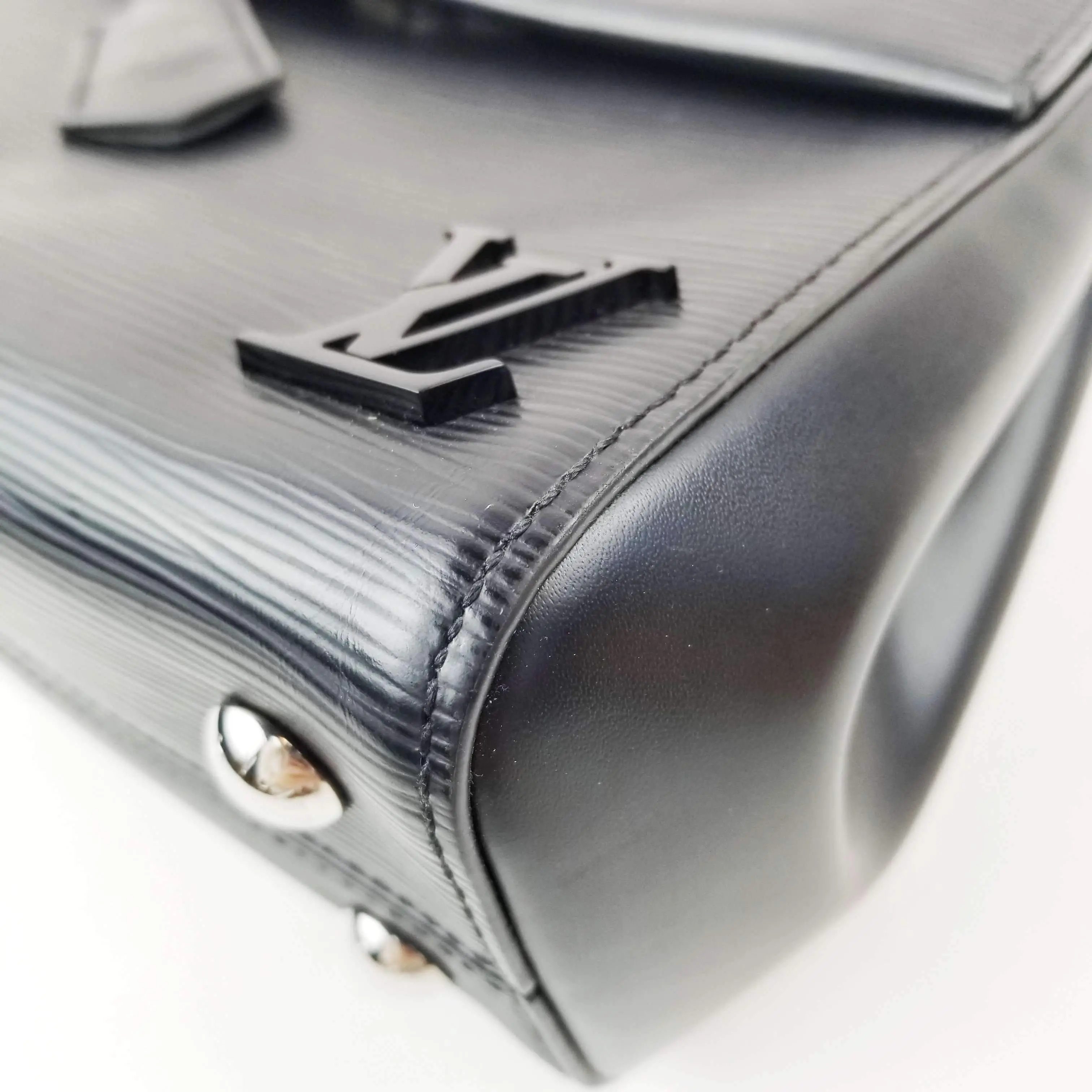 Louis Vuitton Black Epi Cluny BB Bag - Image 6