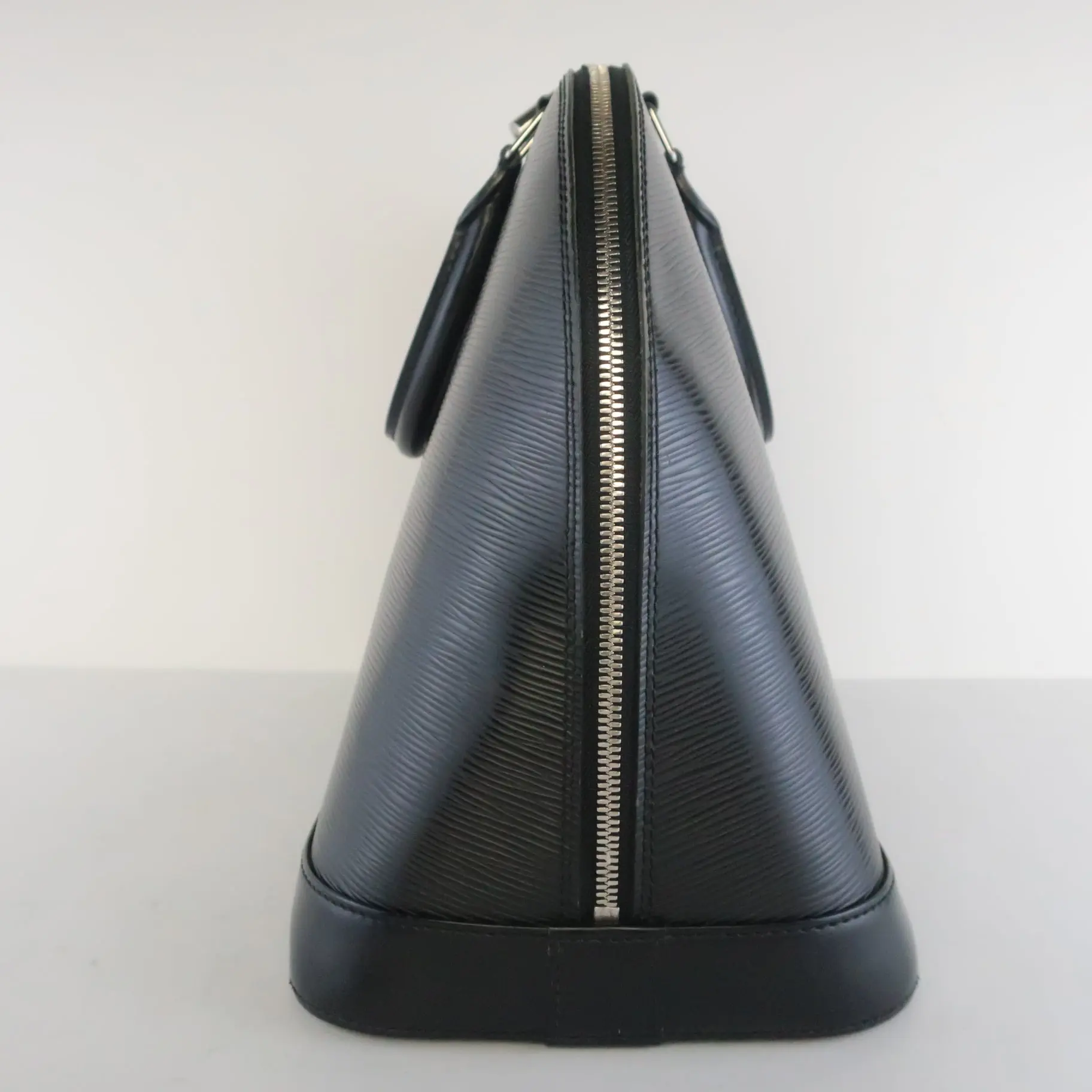 Louis Vuitton Black Epi Leather Alma MM Bag - Image 16