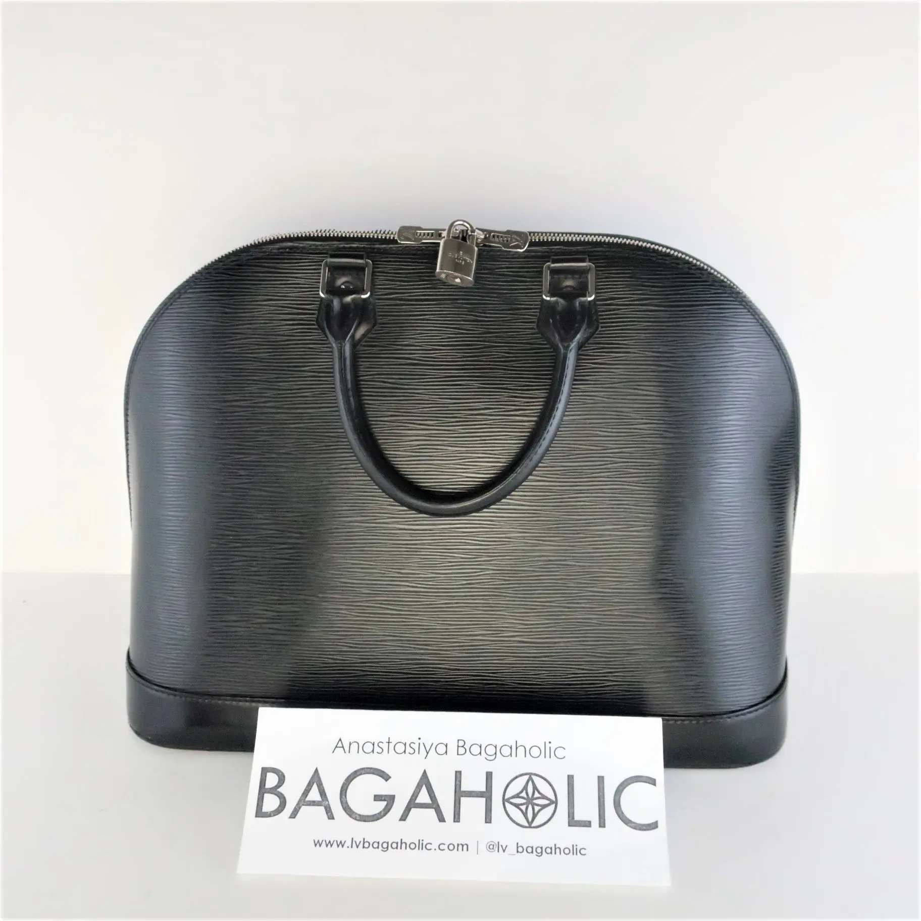 Louis Vuitton Black Epi Leather Alma MM Bag - Image 4