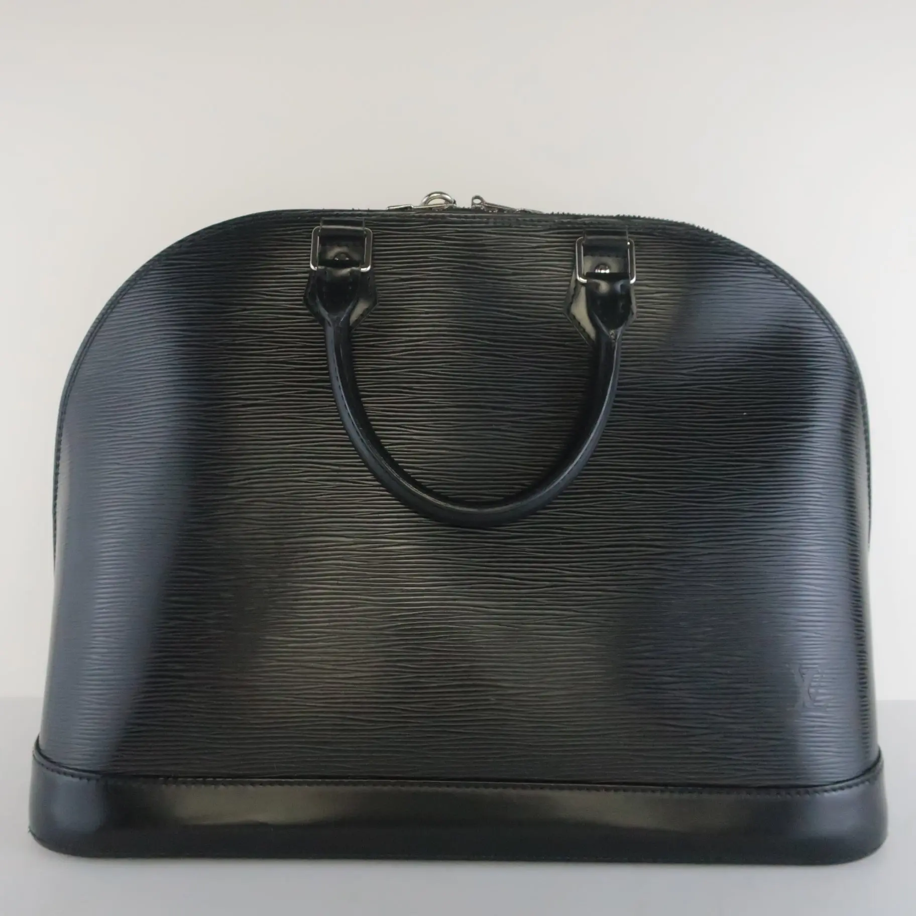 Louis Vuitton Black Epi Leather Alma MM Bag - Image 5