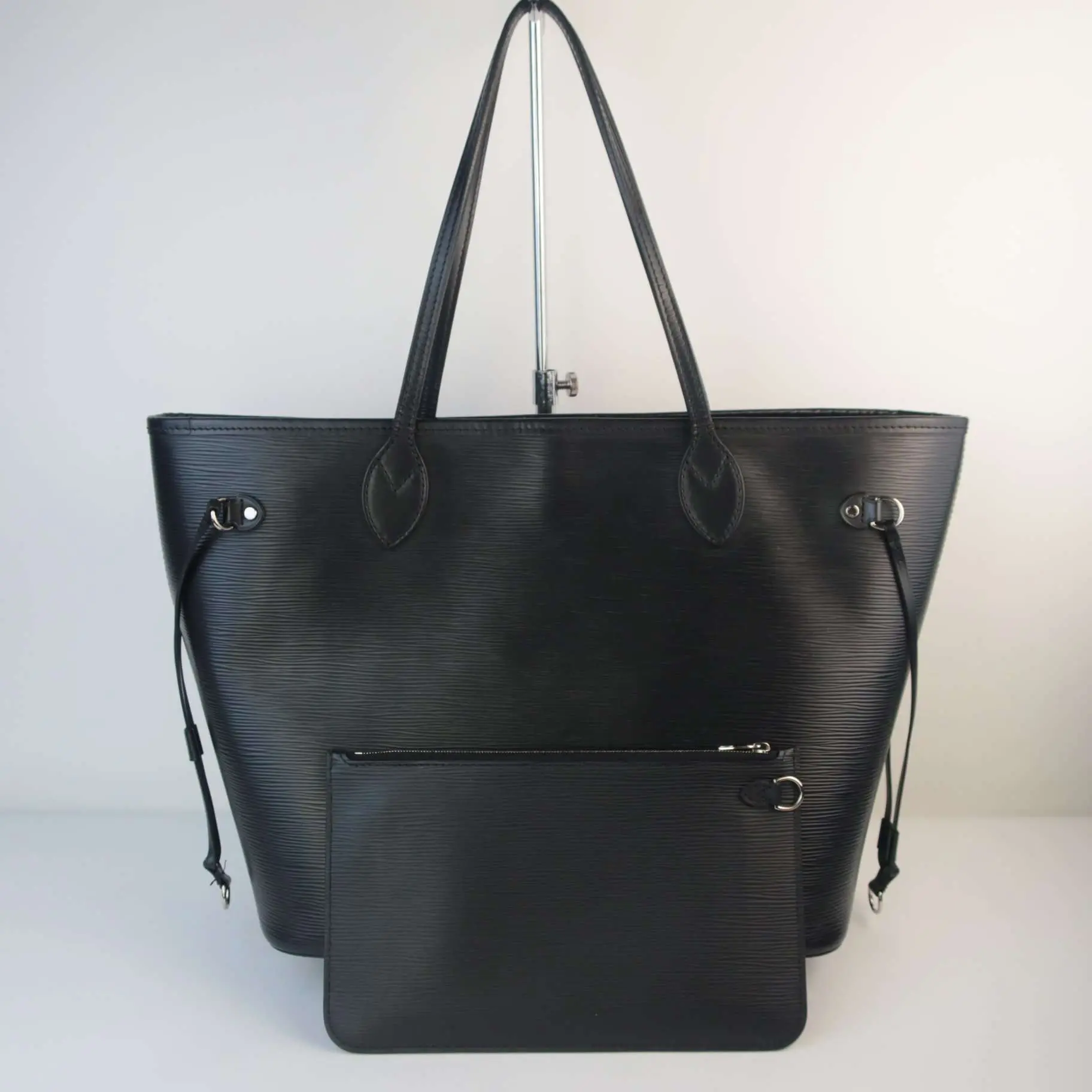 Louis Vuitton Black Epi Leather Neverfull MM Bag With Pouch - Image 5