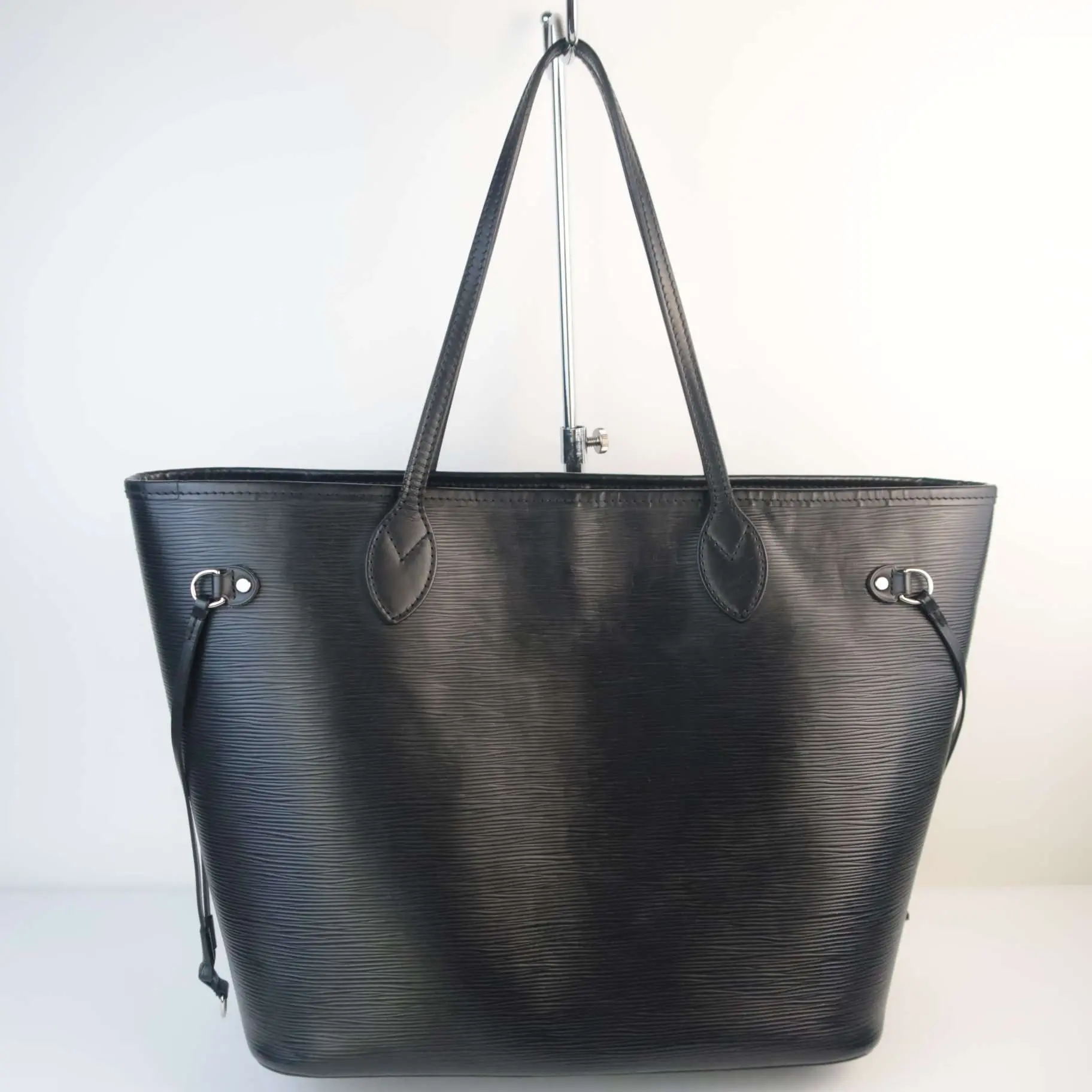 Louis Vuitton Black Epi Leather Neverfull MM Bag With Pouch - Image 6