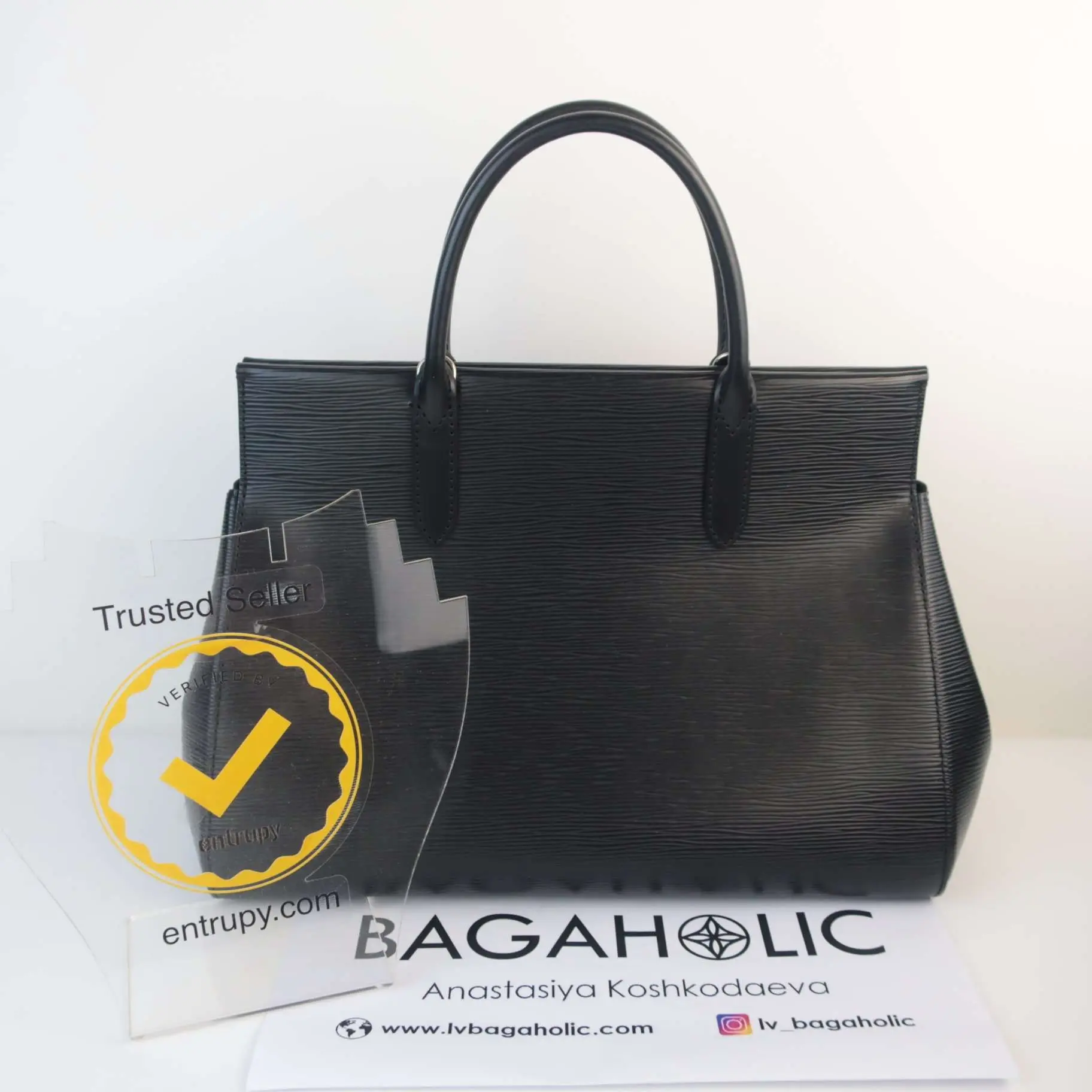 Louis Vuitton Black Epi Marly MM bag - Image 2