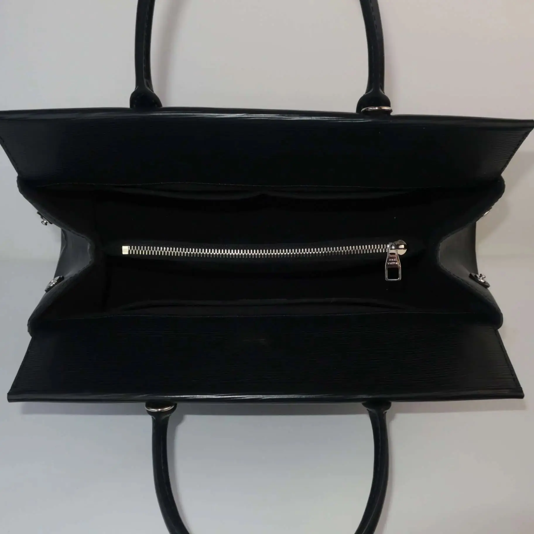 Louis Vuitton Black Epi Marly MM bag - Image 7