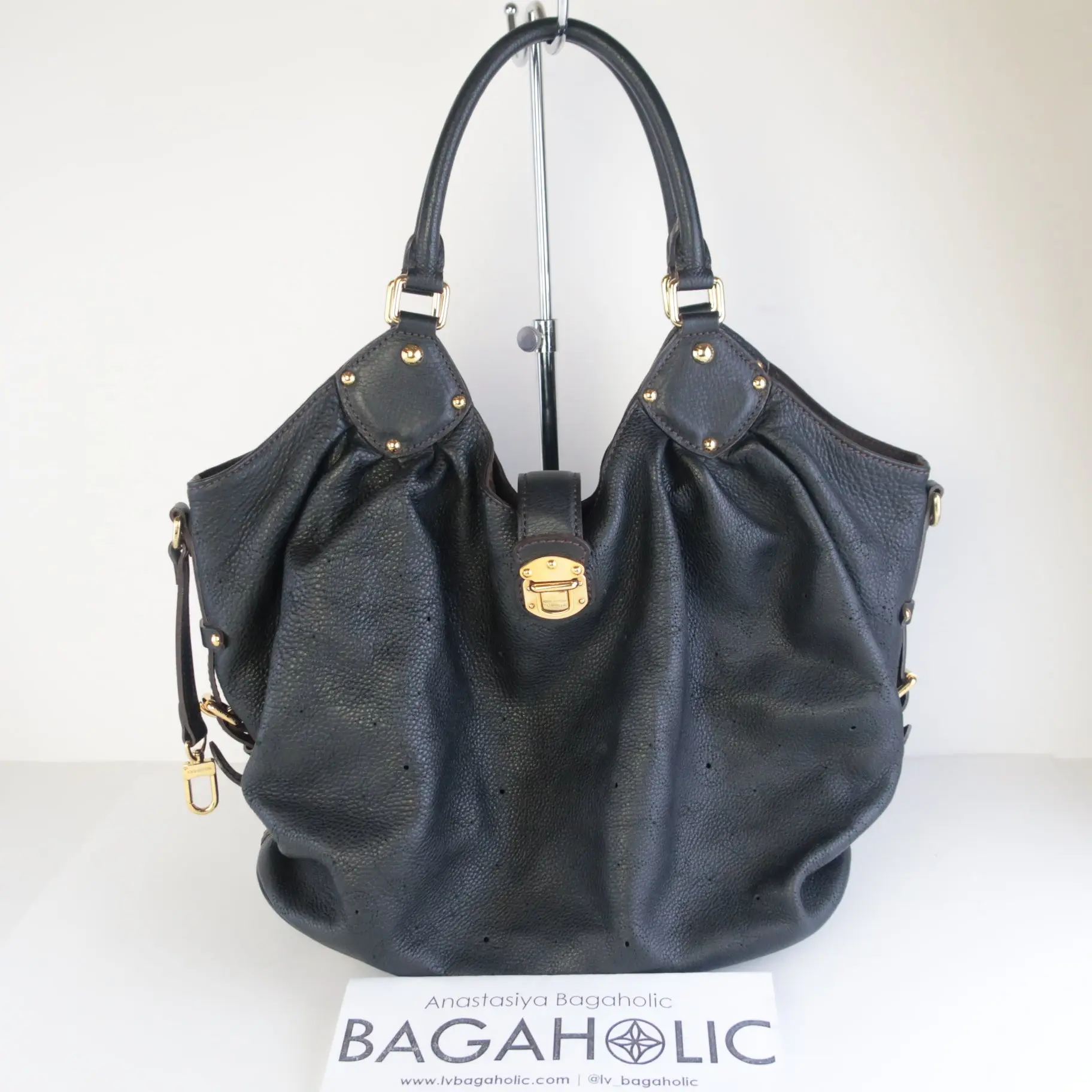 Louis Vuitton Black Leather Mahina Hobo L bag - Image 3