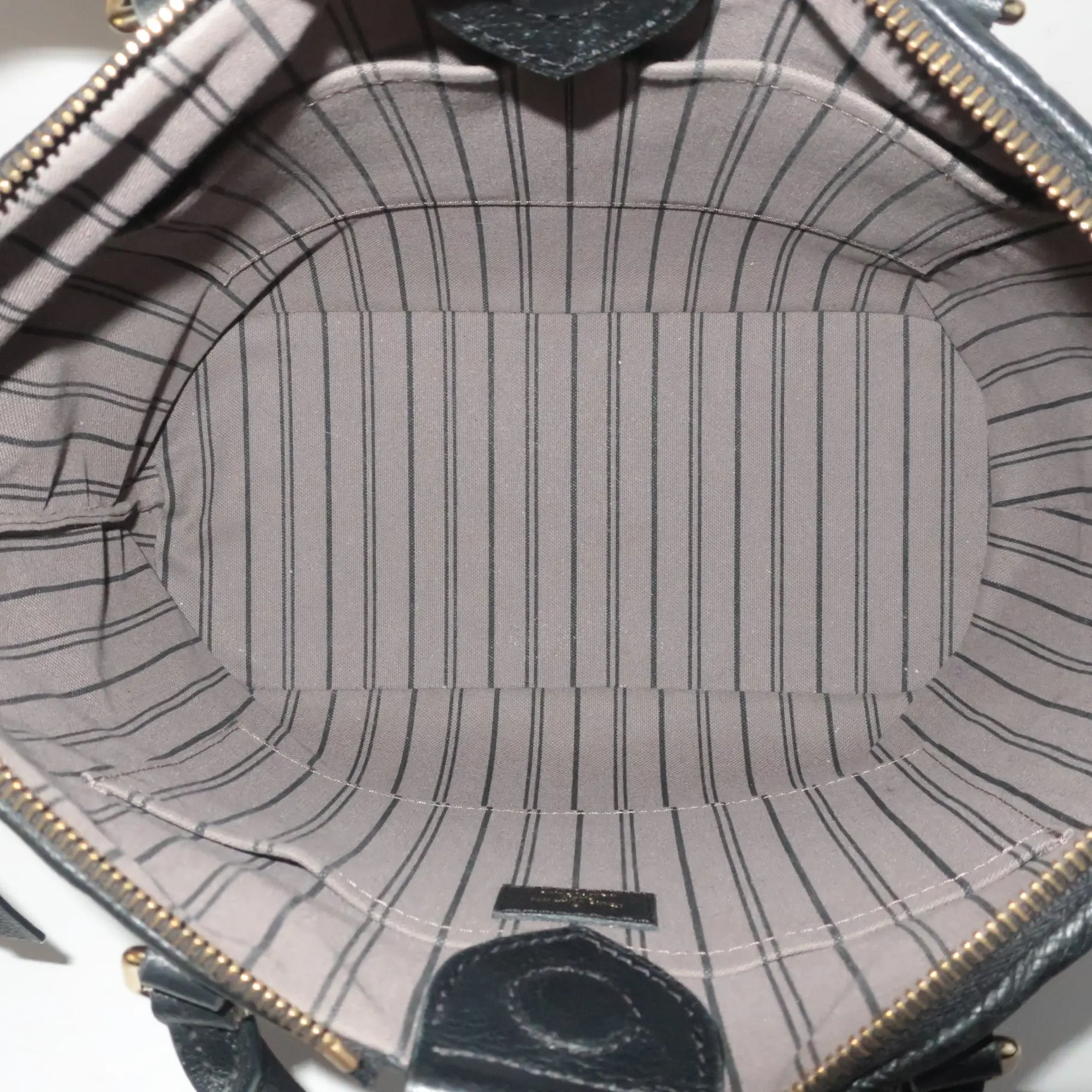 Louis Vuitton Black Leather Mazarine MM Bag - Image 4
