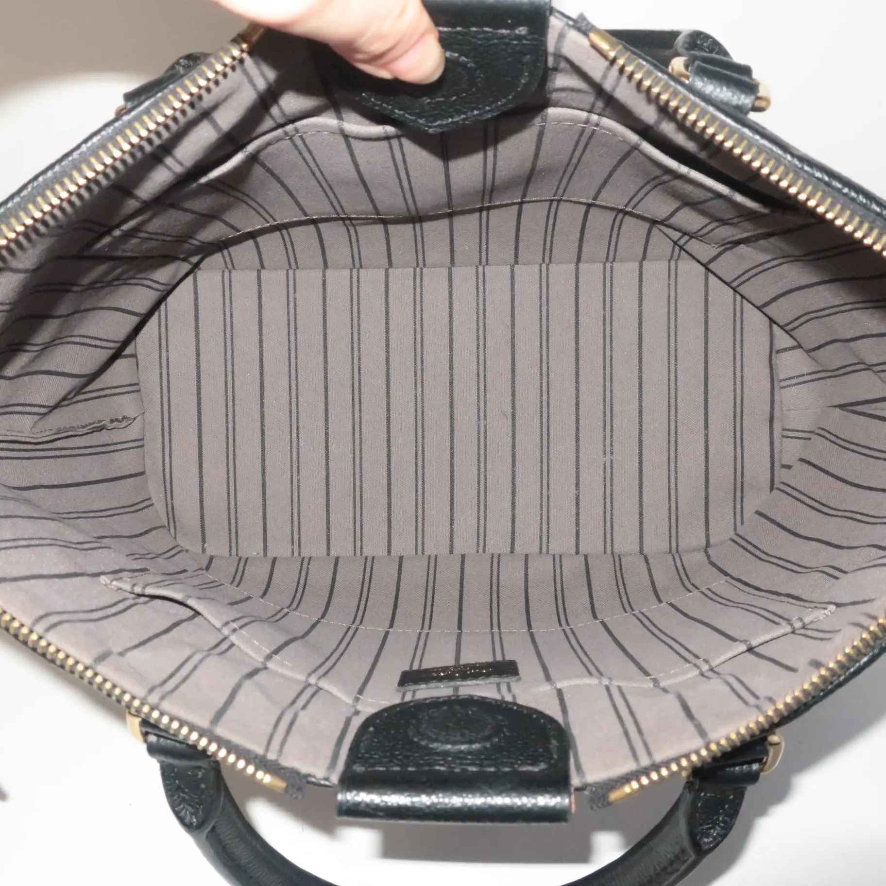 Louis Vuitton Black Monogram Empreinte Mazarine MM Bag - Image 7