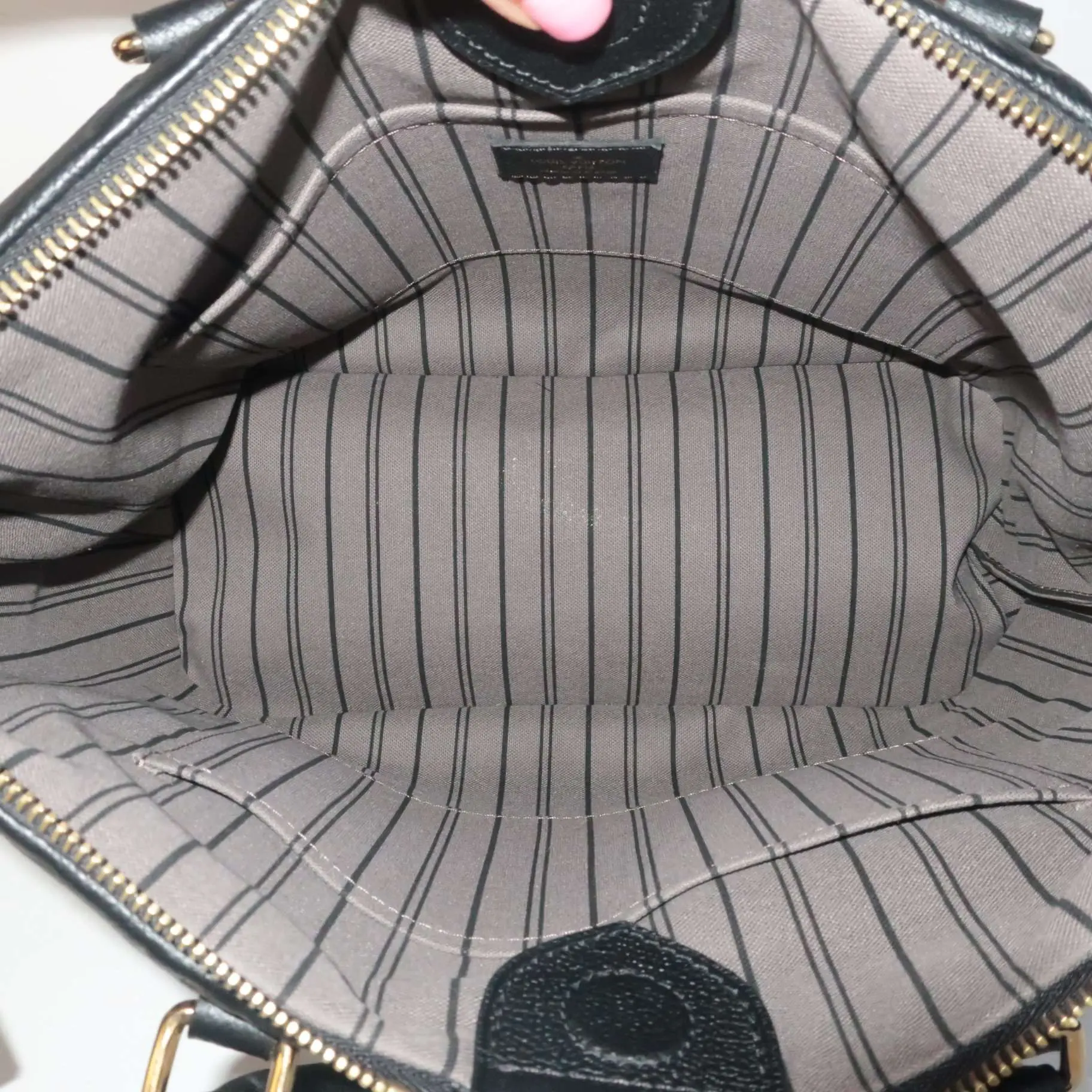 Louis Vuitton Noir Empreinte Mazarine MM Bag - Image 6