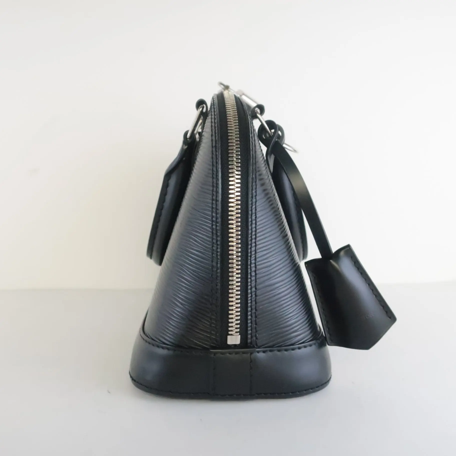 Louis Vuitton Black Noir Epi Alma BB Crossbody Bag - Image 10