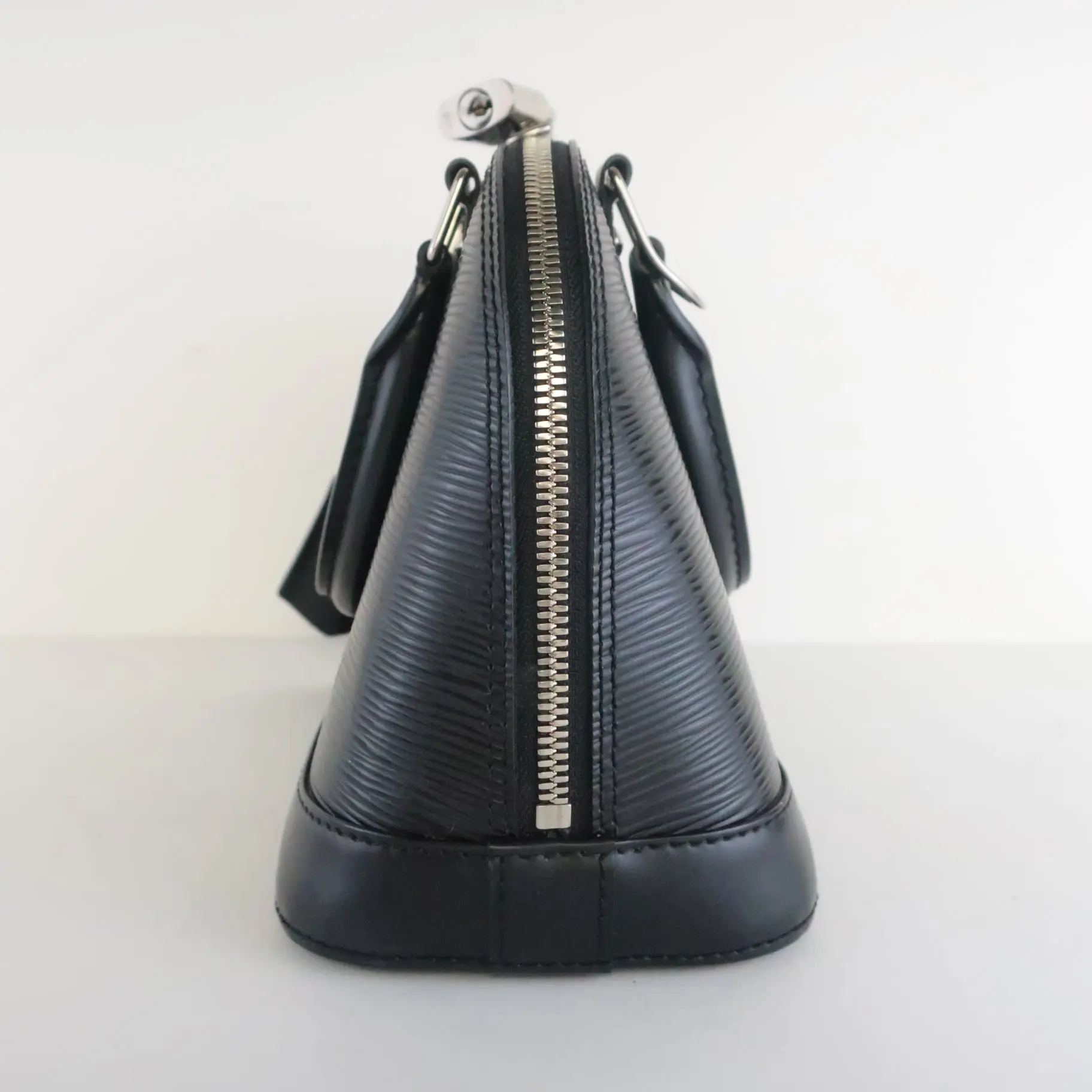 Louis Vuitton Black Noir Epi Alma BB Crossbody Bag - Image 7