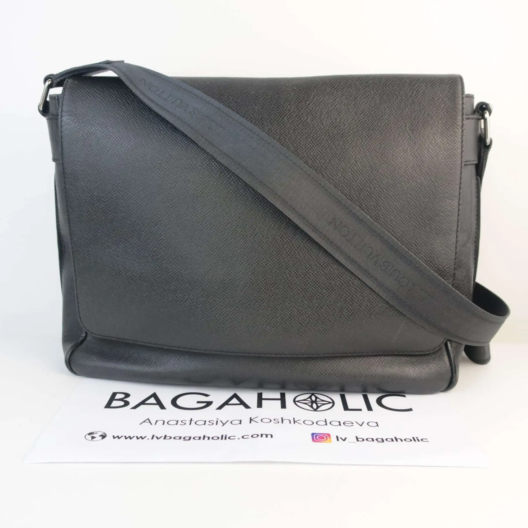 Louis Vuitton Black Taiga Roman MM Messenger Bag - Image 2
