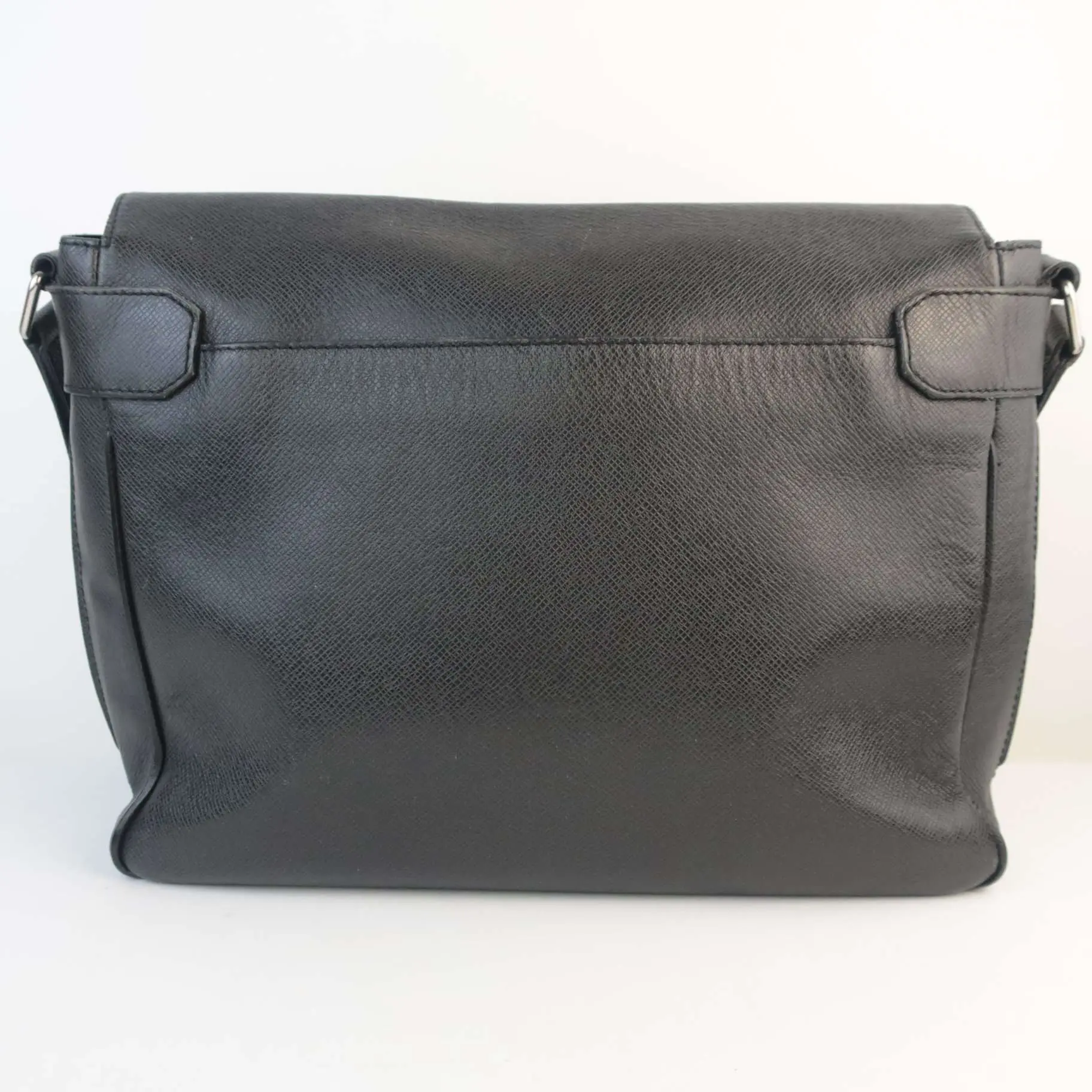 Louis Vuitton Black Taiga Roman MM Messenger Bag - Image 3