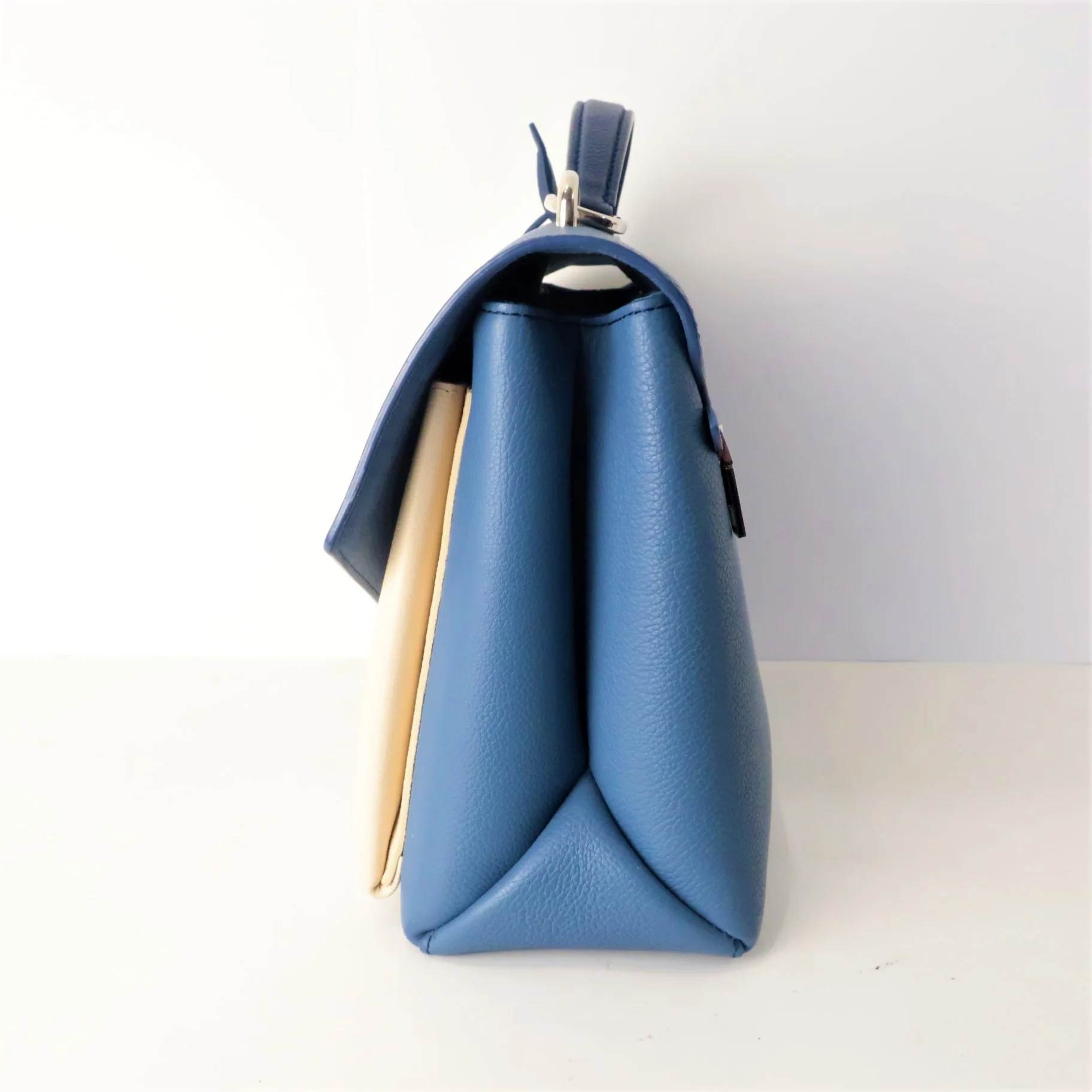 Louis Vuitton Blue/Beige Pebbled Leather Mylockme Bag - Image 4