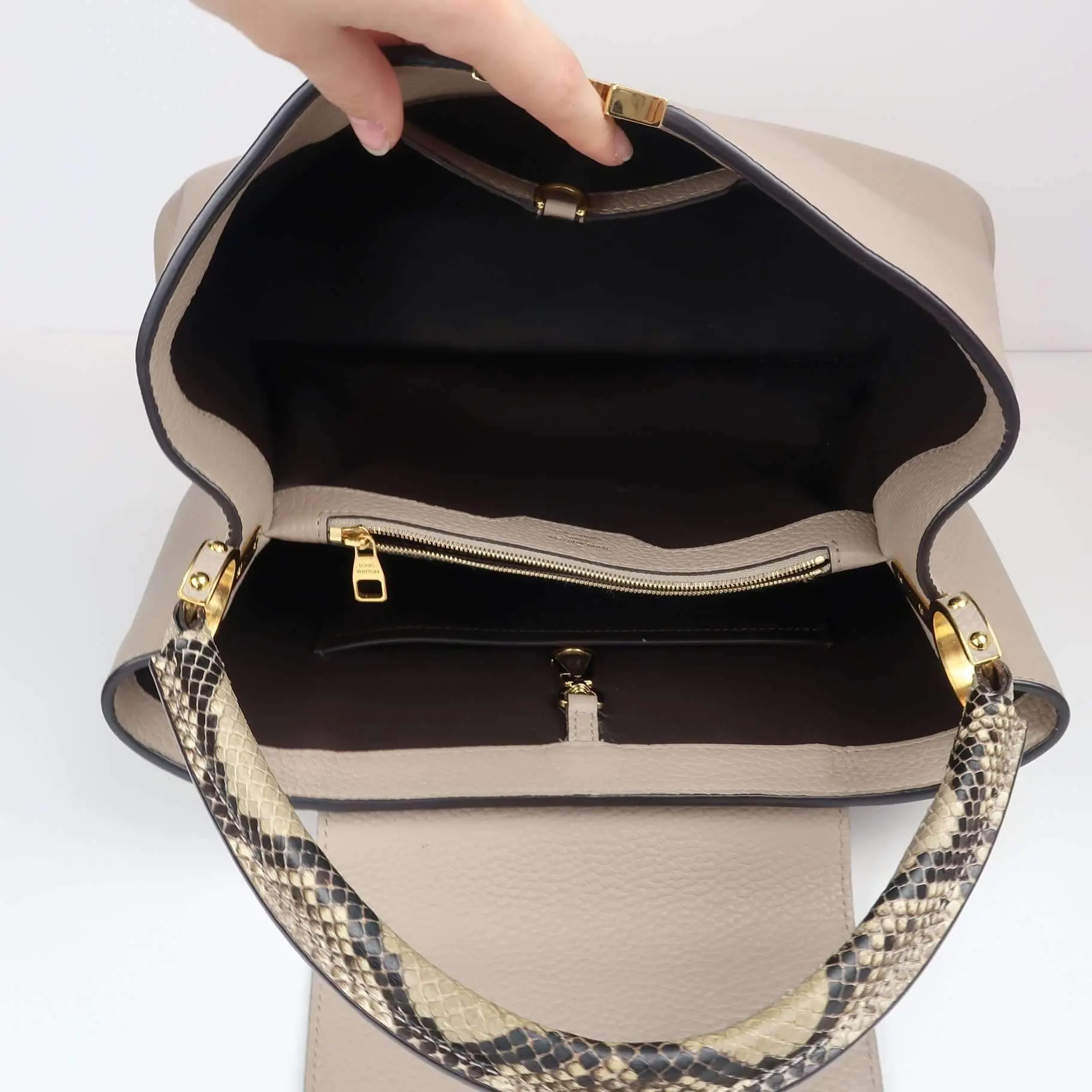 Louis Vuitton Capucines Python Handle MM Bag - Image 15