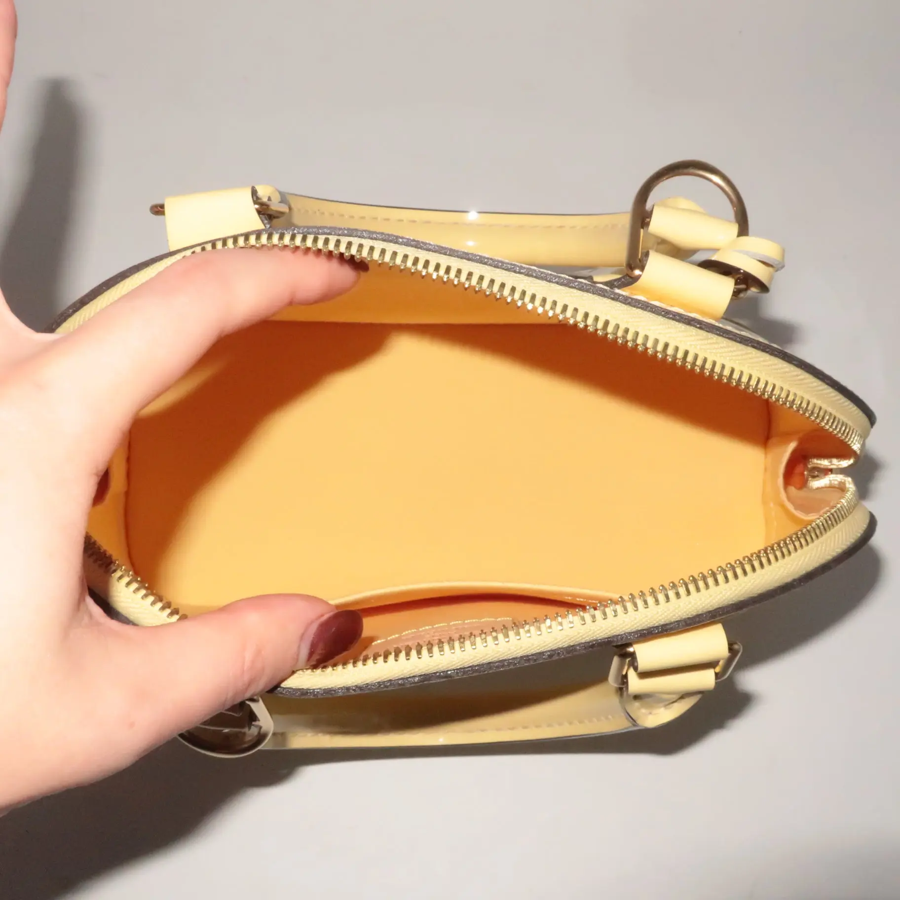 Louis Vuitton Citrine Vernis Alma BB Crossbody Bag - Image 6