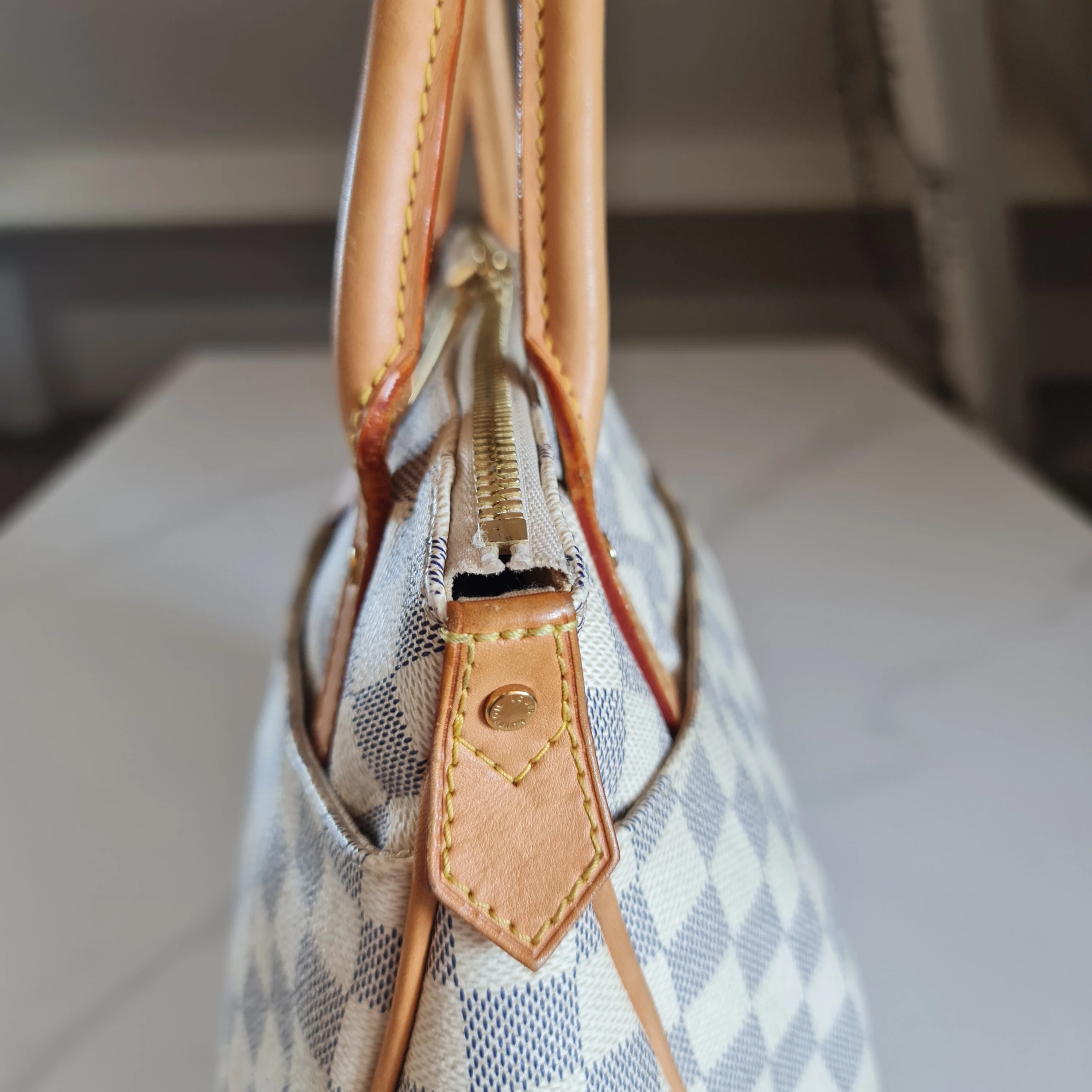 Louis Vuitton Damier Azur Figheri PM (807) - Image 11