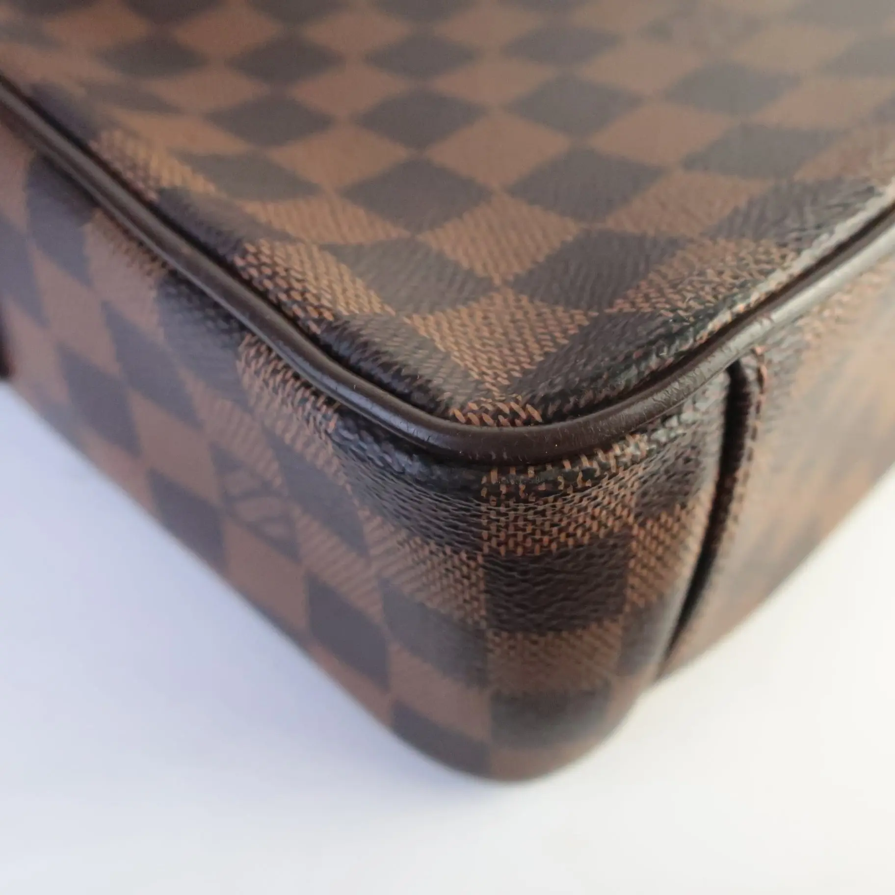 Louis Vuitton Damier Ebene Shelton GM Bag - Image 17