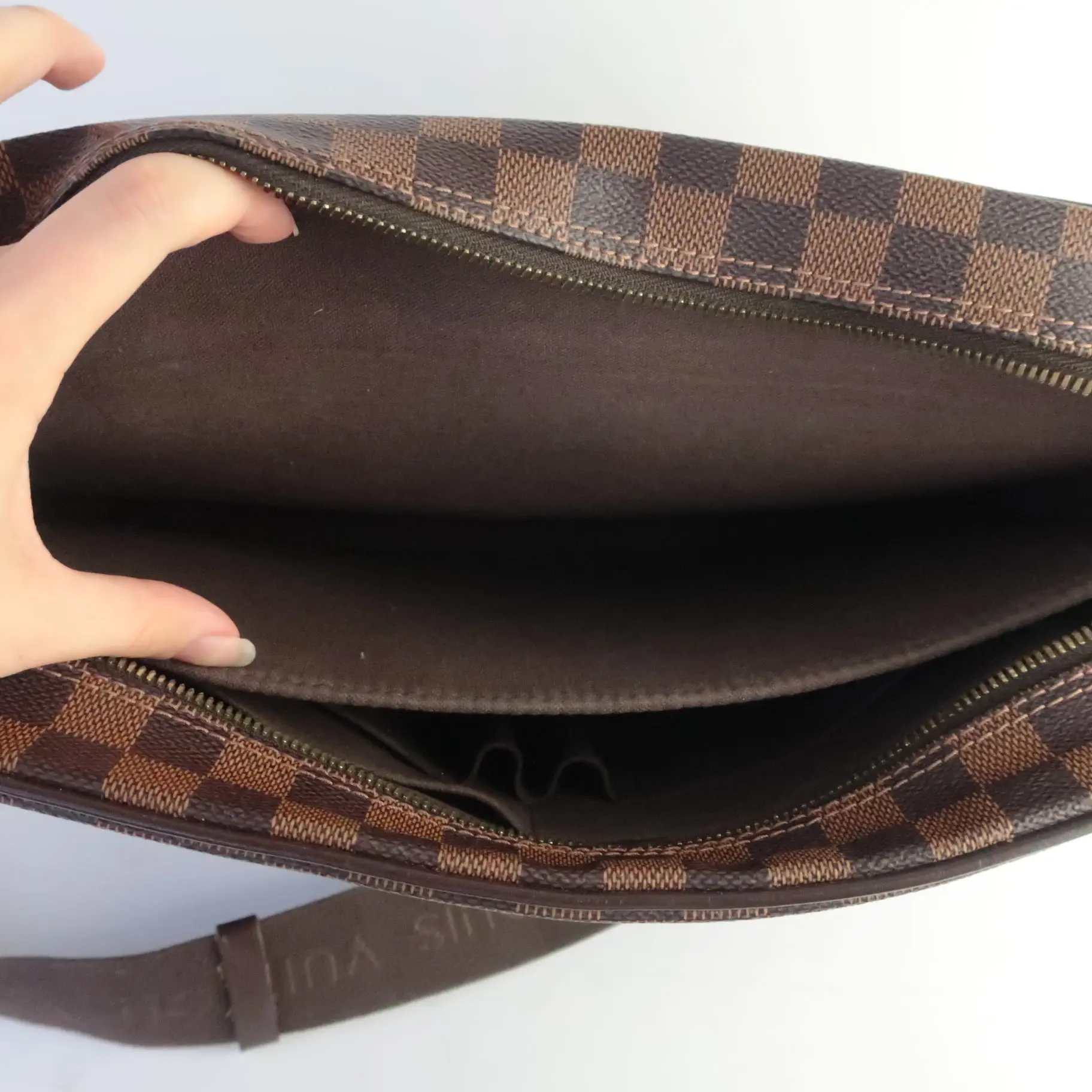 Louis Vuitton Damier Ebene Shelton GM Bag - Image 7