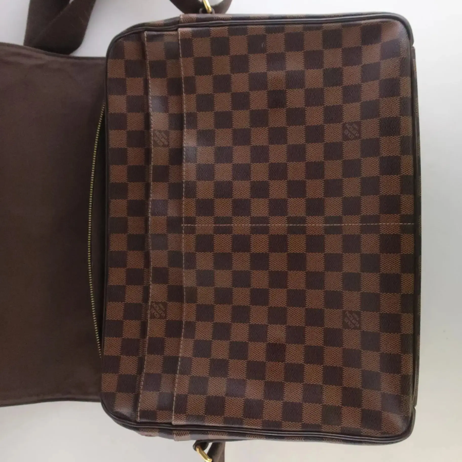 Louis Vuitton Damier Shelton GM Bag - Image 6