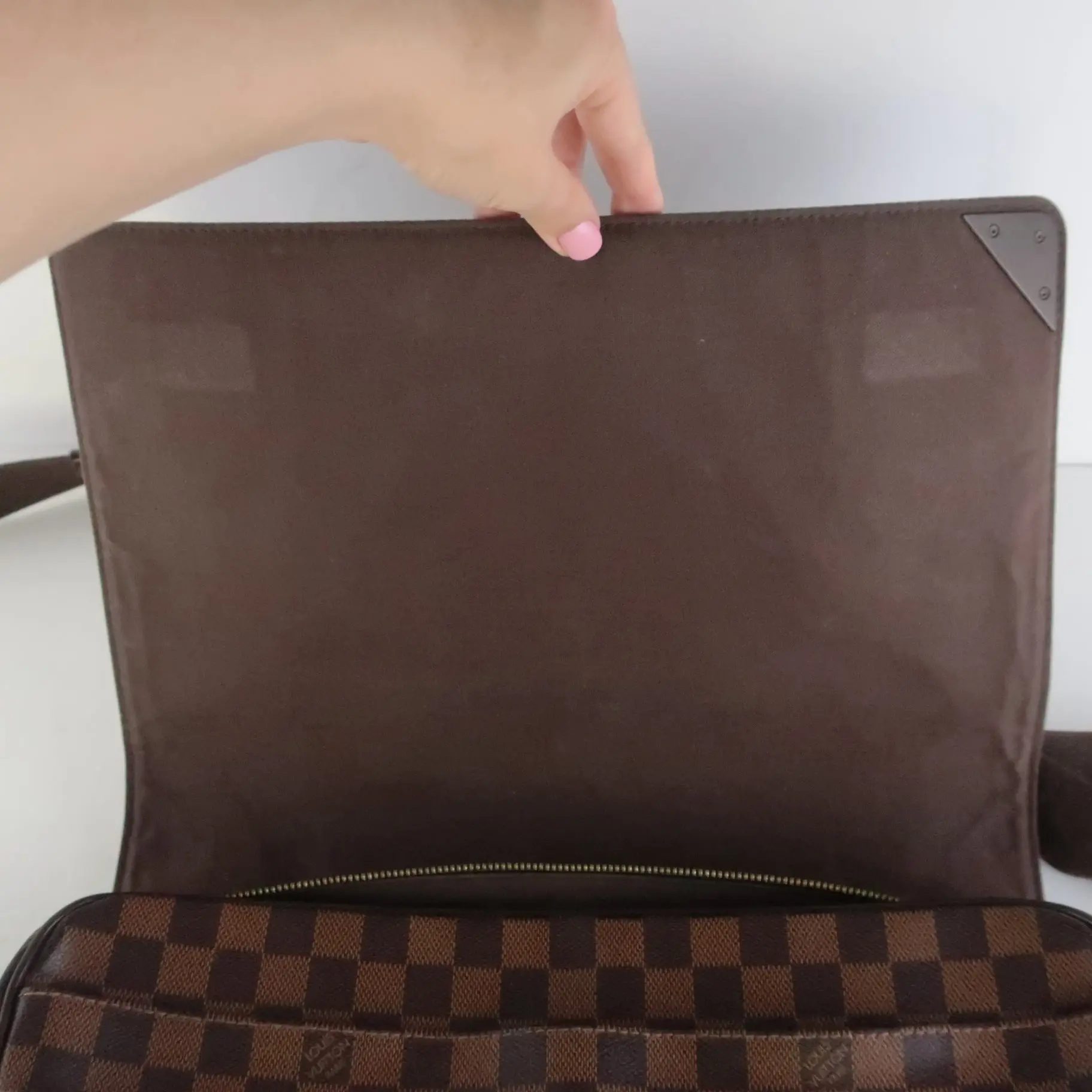 Louis Vuitton Damier Shelton GM Bag - Image 7