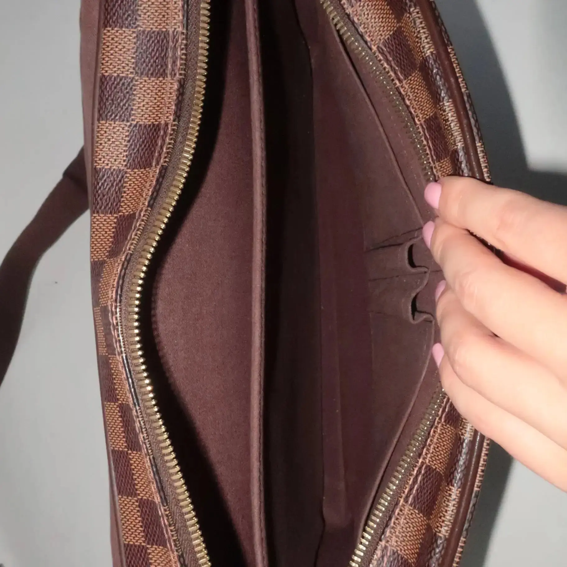 Louis Vuitton Damier Shelton GM Bag - Image 8