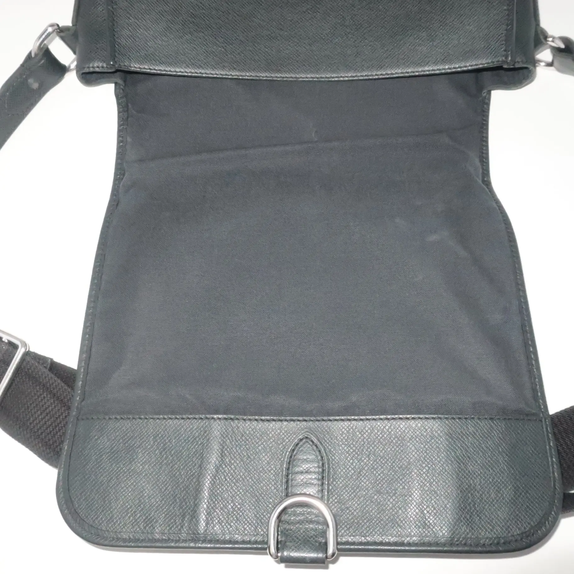 Louis Vuitton Dark Grey Taiga Andrei Messenger Bag - Image 11