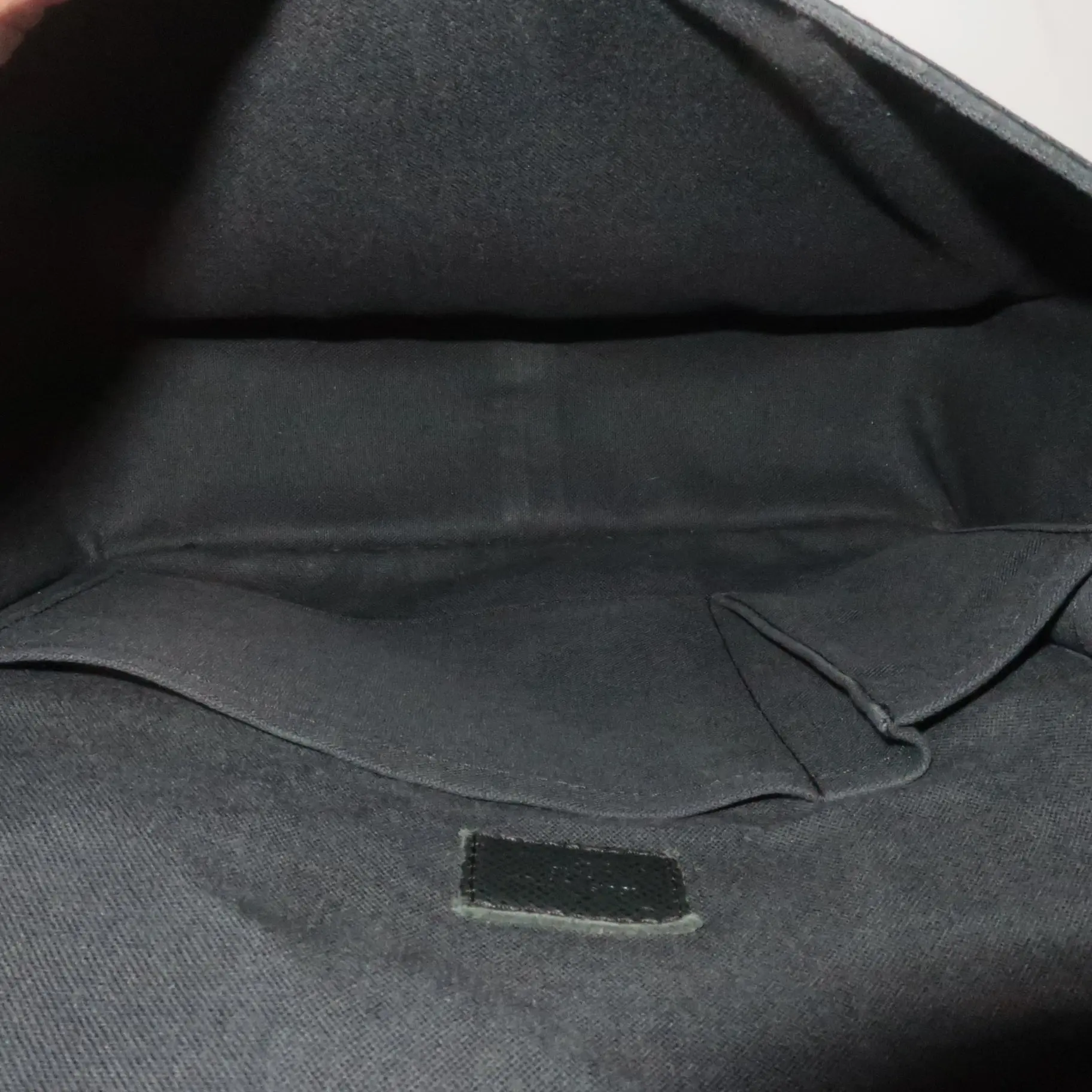 Louis Vuitton Dark Grey Taiga Andrei Messenger Bag - Image 9