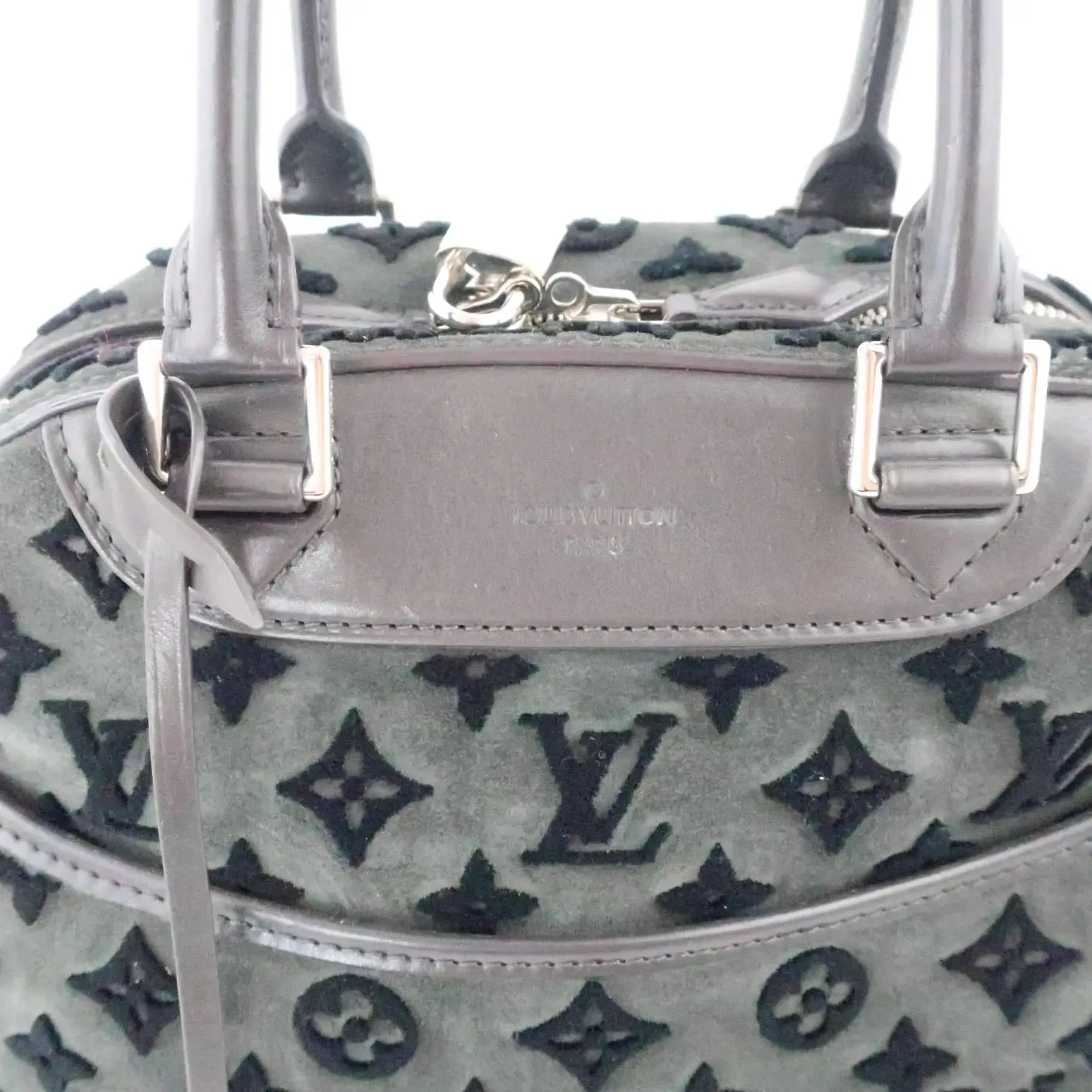 Louis Vuitton Limited Edition Gris Suede Monogram Tuffetage Deauville Cube Bag - Image 13